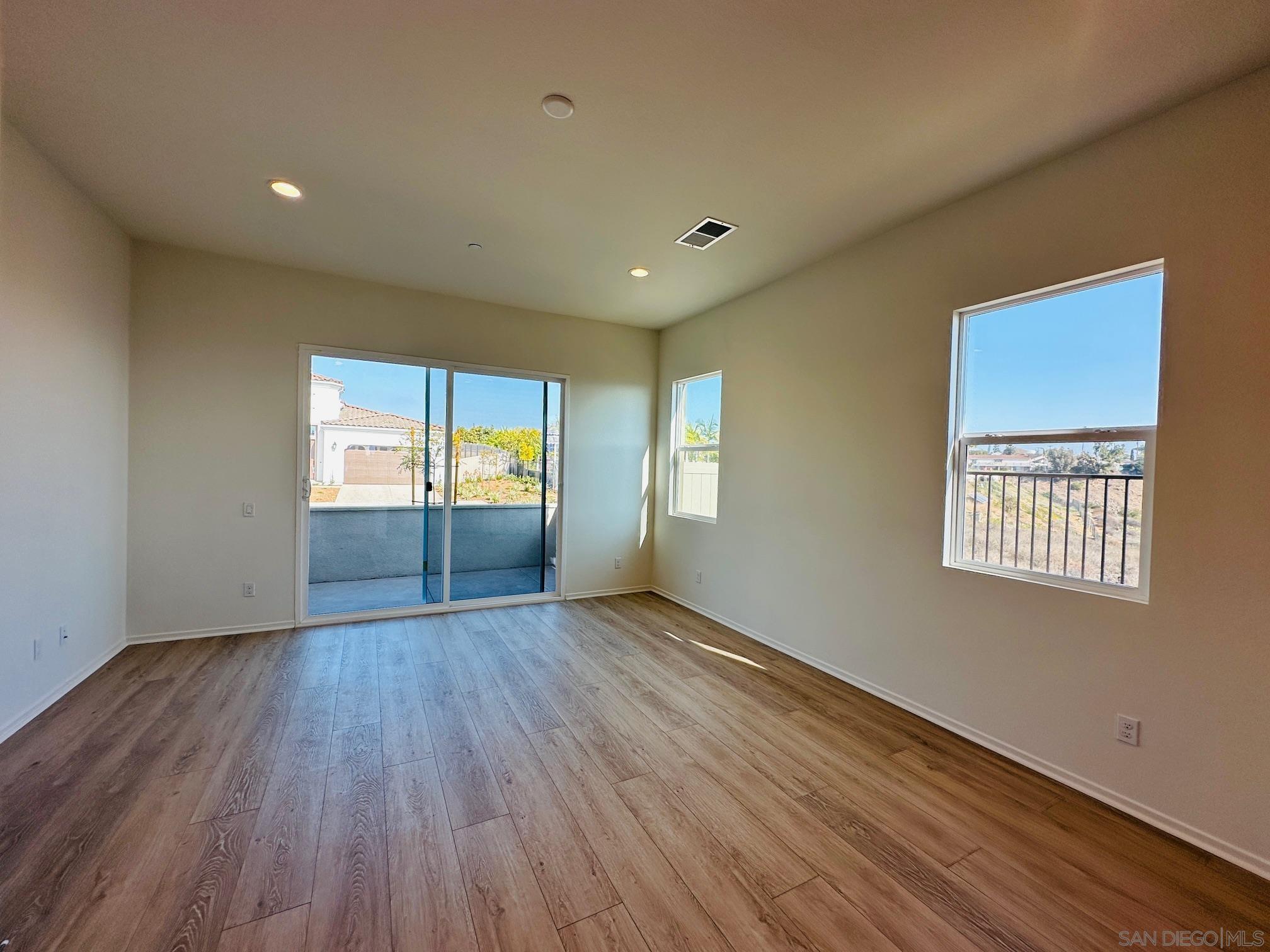 Detail Gallery Image 9 of 24 For 7845  La Mesa Summit Dr, La Mesa,  CA 91941 - 3 Beds | 3/1 Baths