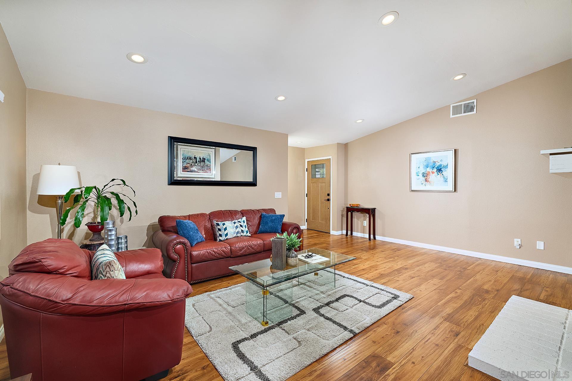 Detail Gallery Image 8 of 26 For 9970  Mesa Madera Dr, San Diego,  CA 92131 - 3 Beds | 2 Baths