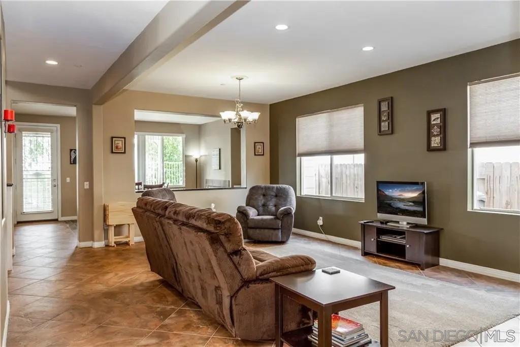 Detail Gallery Image 4 of 34 For 531  Poets Sq, Fallbrook,  CA 92028 - 4 Beds | 3 Baths