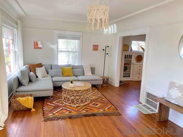 Detail Gallery Image 2 of 26 For 525  3rd Street, Encinitas,  CA 92024 - 2 Beds | 1 Baths