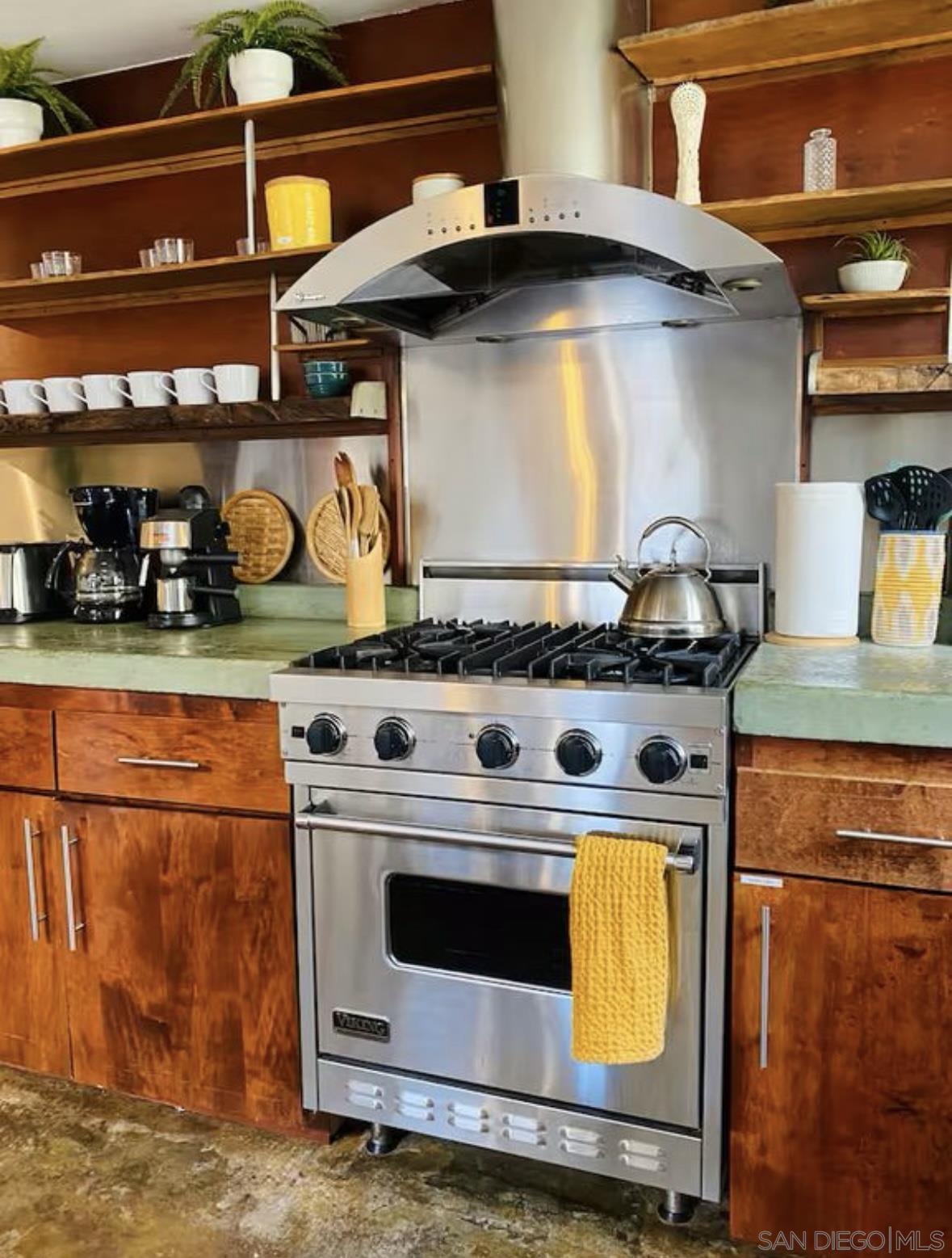 Detail Gallery Image 12 of 22 For 513  3rd St, Encinitas,  CA 92024 - 3 Beds | 3 Baths