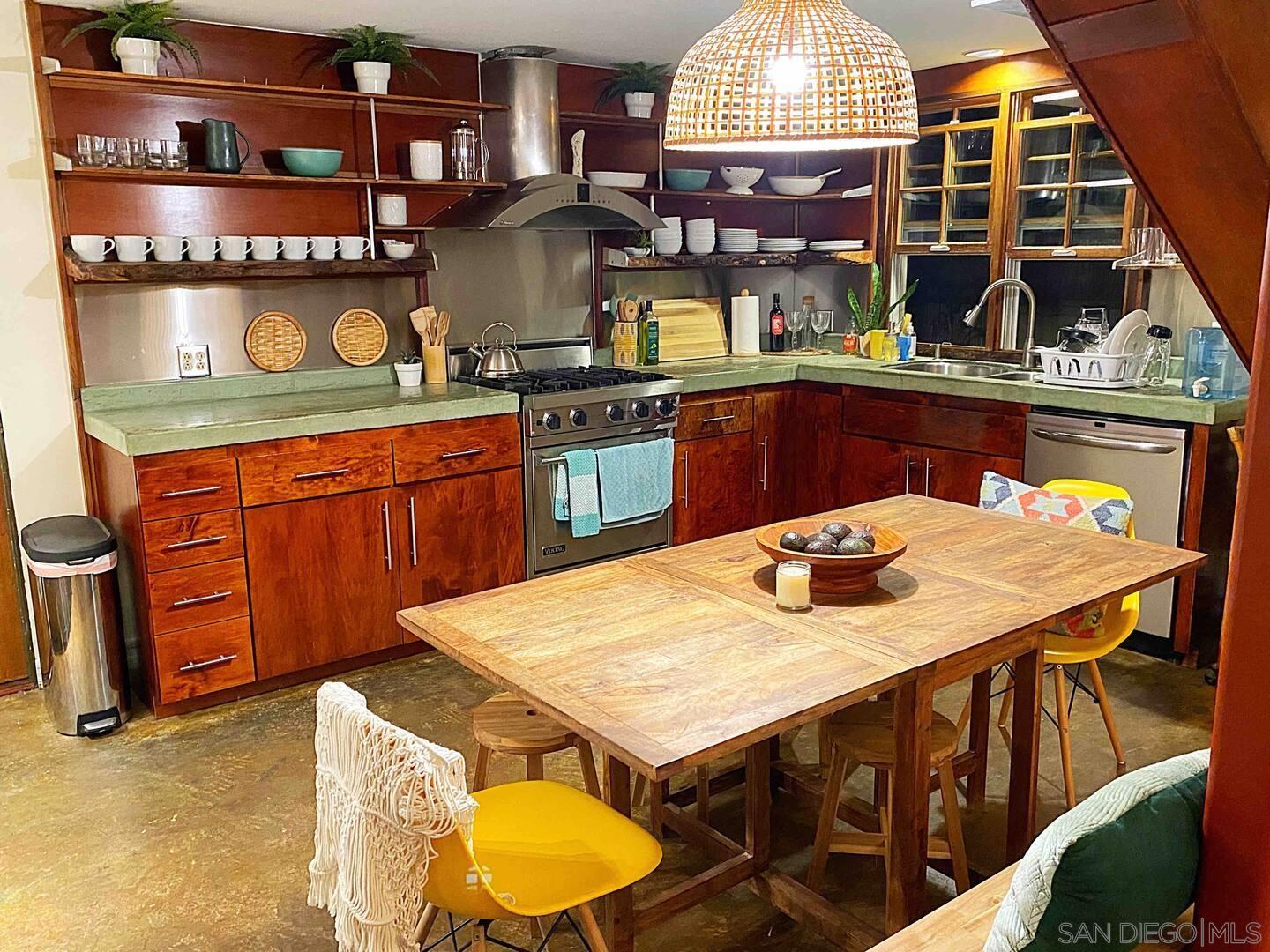 Detail Gallery Image 4 of 22 For 513  3rd St, Encinitas,  CA 92024 - 3 Beds | 3 Baths