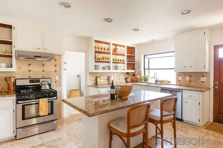 Detail Gallery Image 14 of 41 For 837  4th Street, Encinitas,  CA 92024 - 3 Beds | 4 Baths