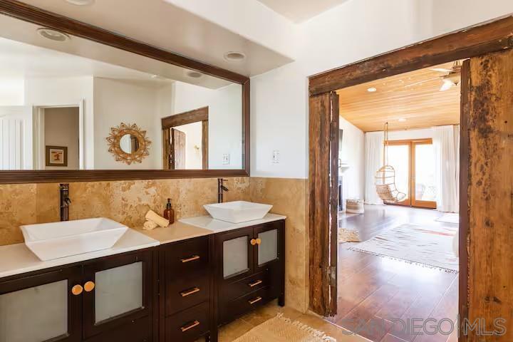 Detail Gallery Image 4 of 41 For 837  4th Street, Encinitas,  CA 92024 - 3 Beds | 4 Baths