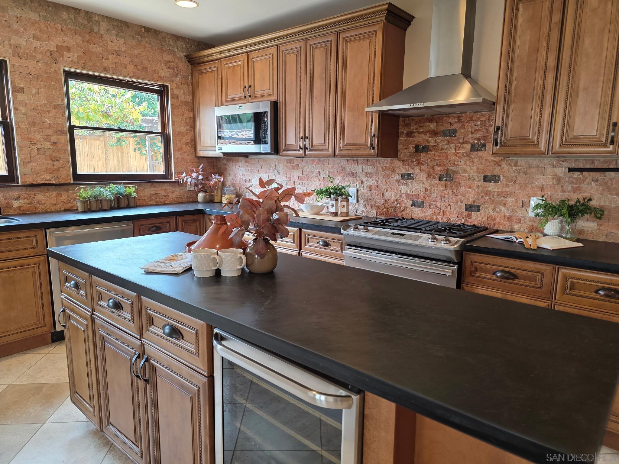 Detail Gallery Image 6 of 7 For 2438  33rd Street, San Diego,  CA 92104 - 3 Beds | 2 Baths