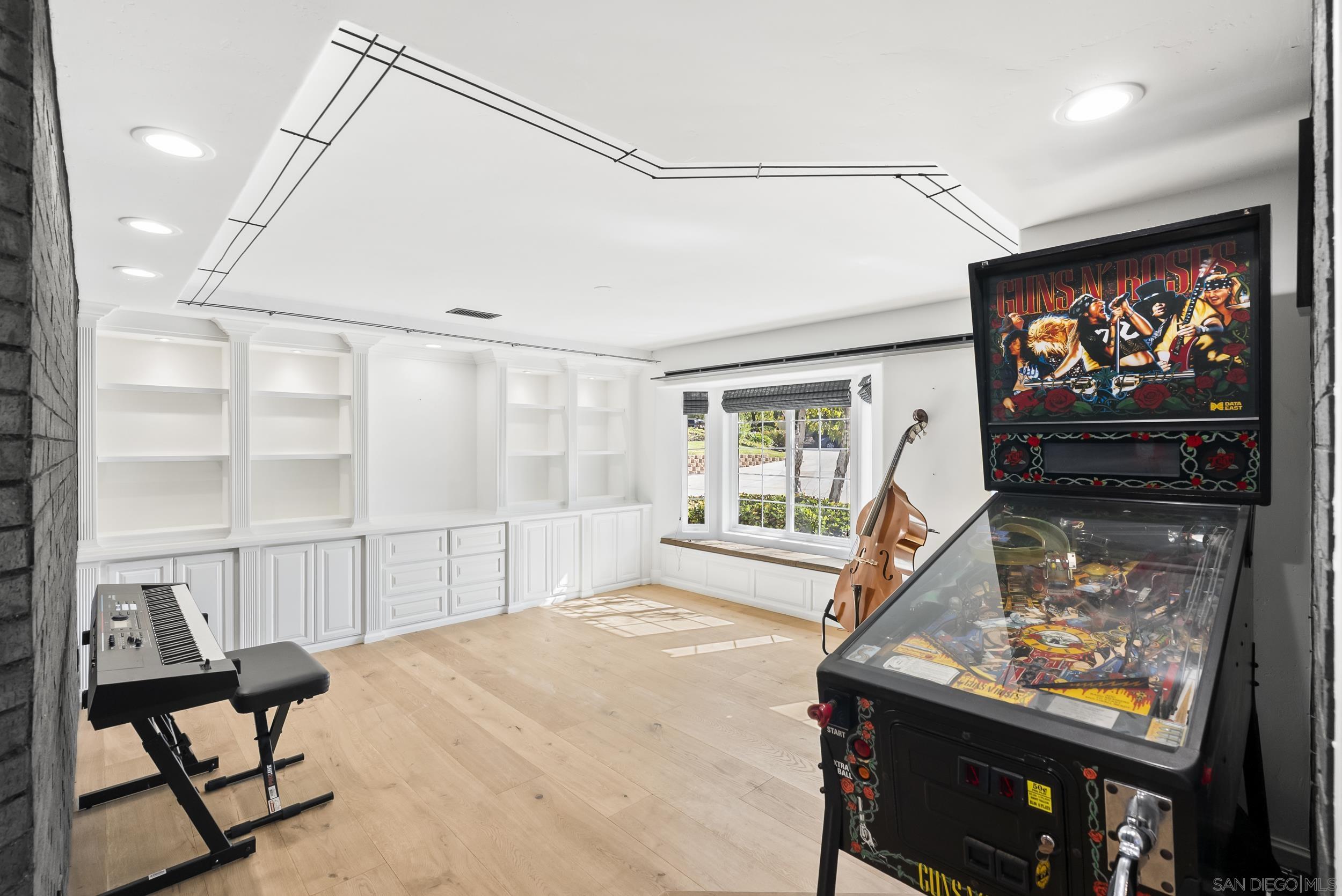 Detail Gallery Image 8 of 53 For 14224  Harrow Place, Poway,  CA 92064 - 6 Beds | 5/1 Baths