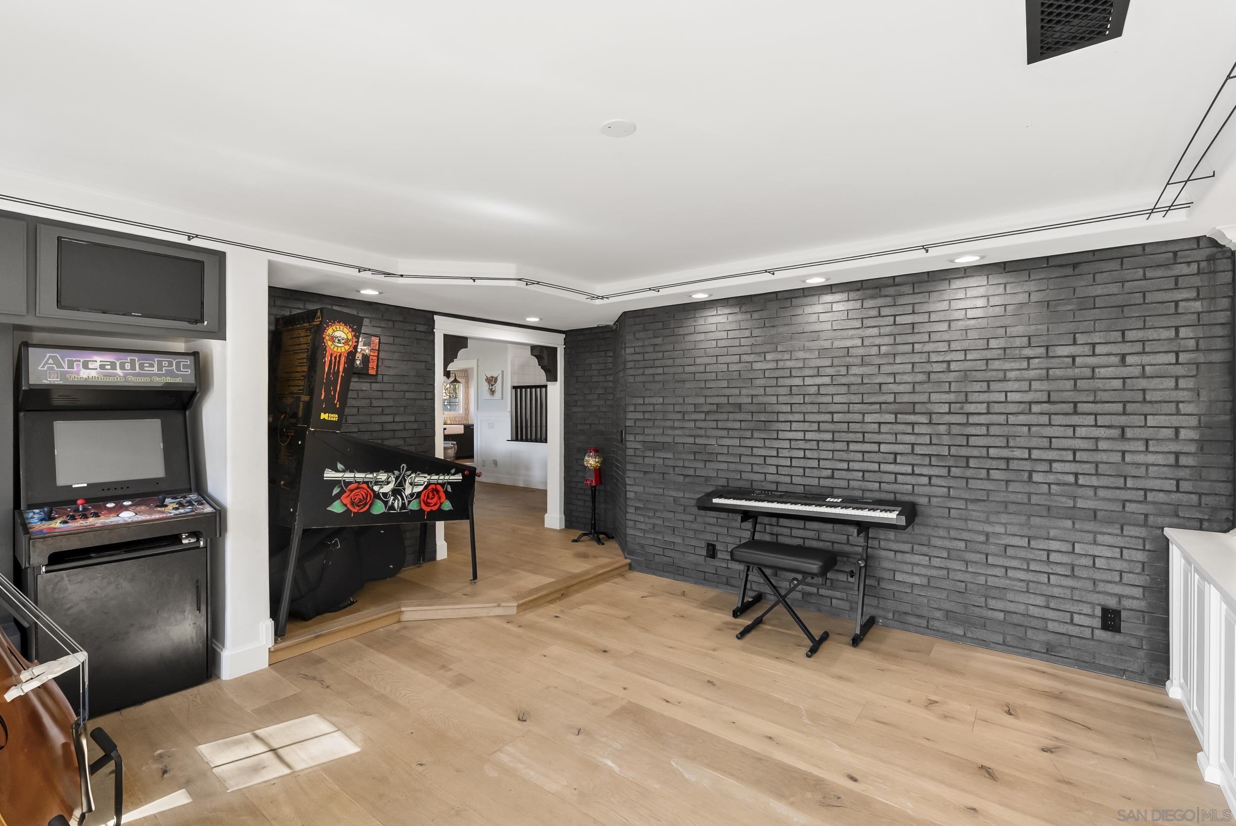 Detail Gallery Image 9 of 53 For 14224  Harrow Place, Poway,  CA 92064 - 6 Beds | 5/1 Baths