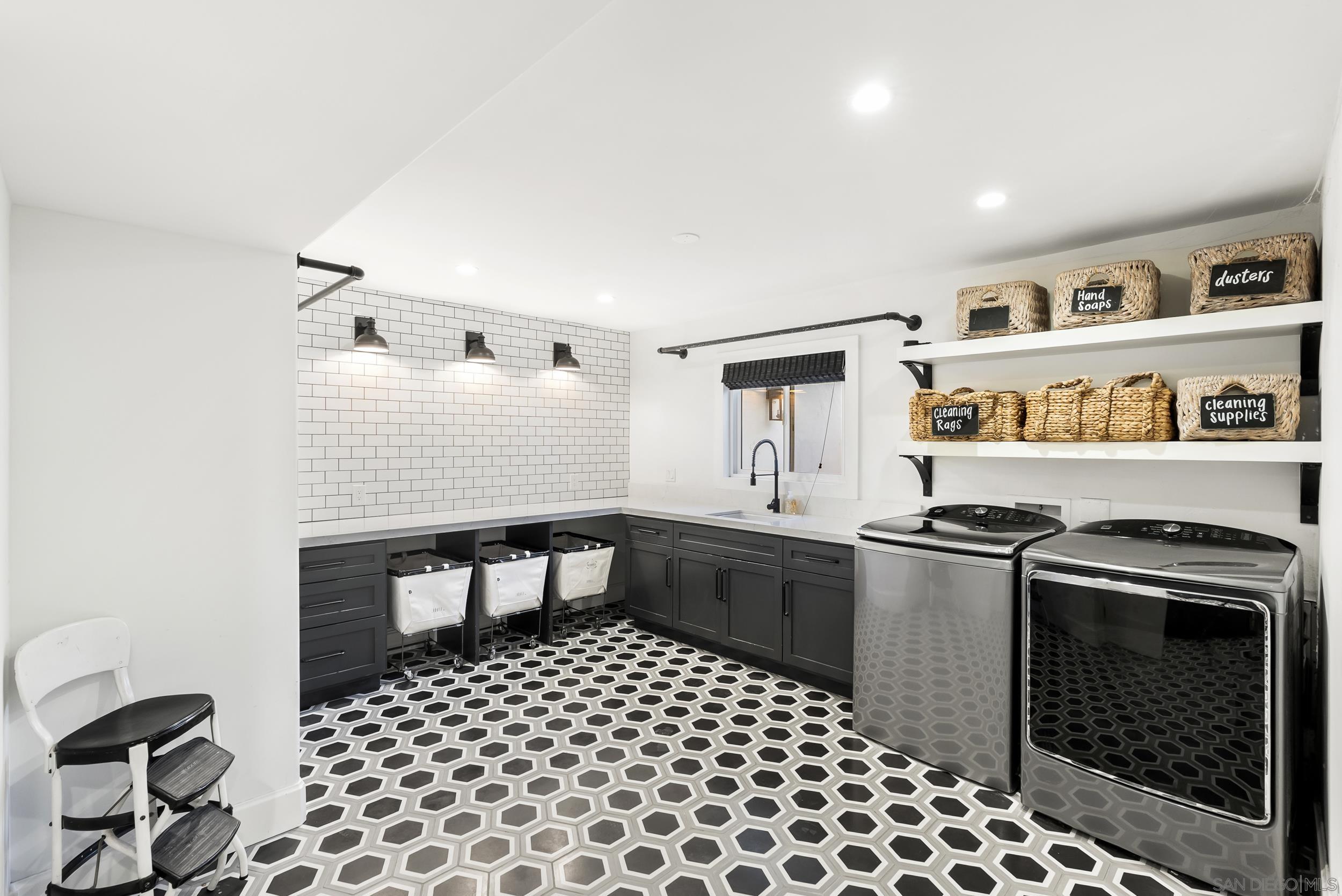 Detail Gallery Image 10 of 53 For 14224  Harrow Place, Poway,  CA 92064 - 6 Beds | 5/1 Baths