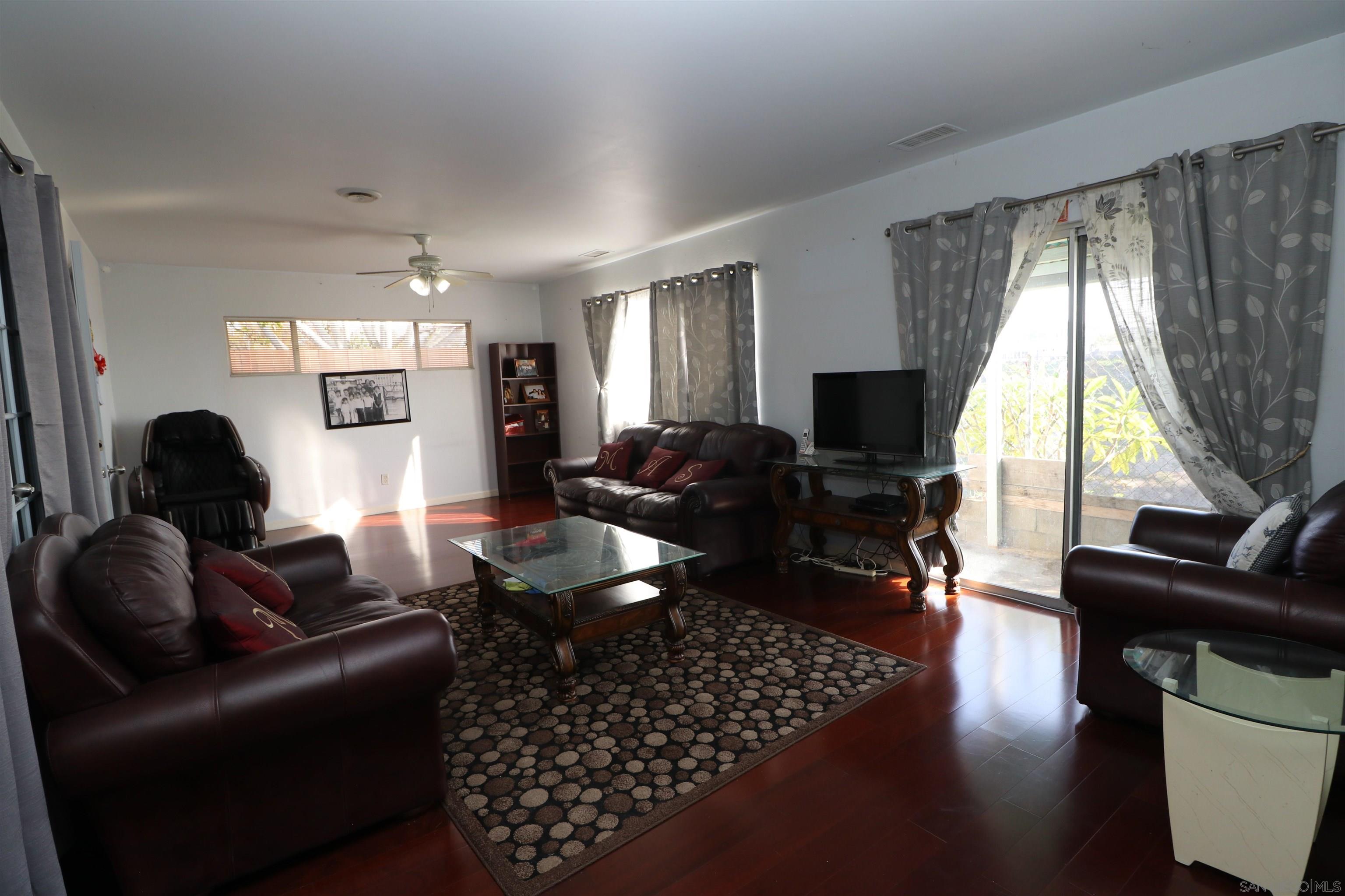 Detail Gallery Image 2 of 49 For 2321  Cardinal Dr, San Diego,  CA 92123 - 3 Beds | 2 Baths