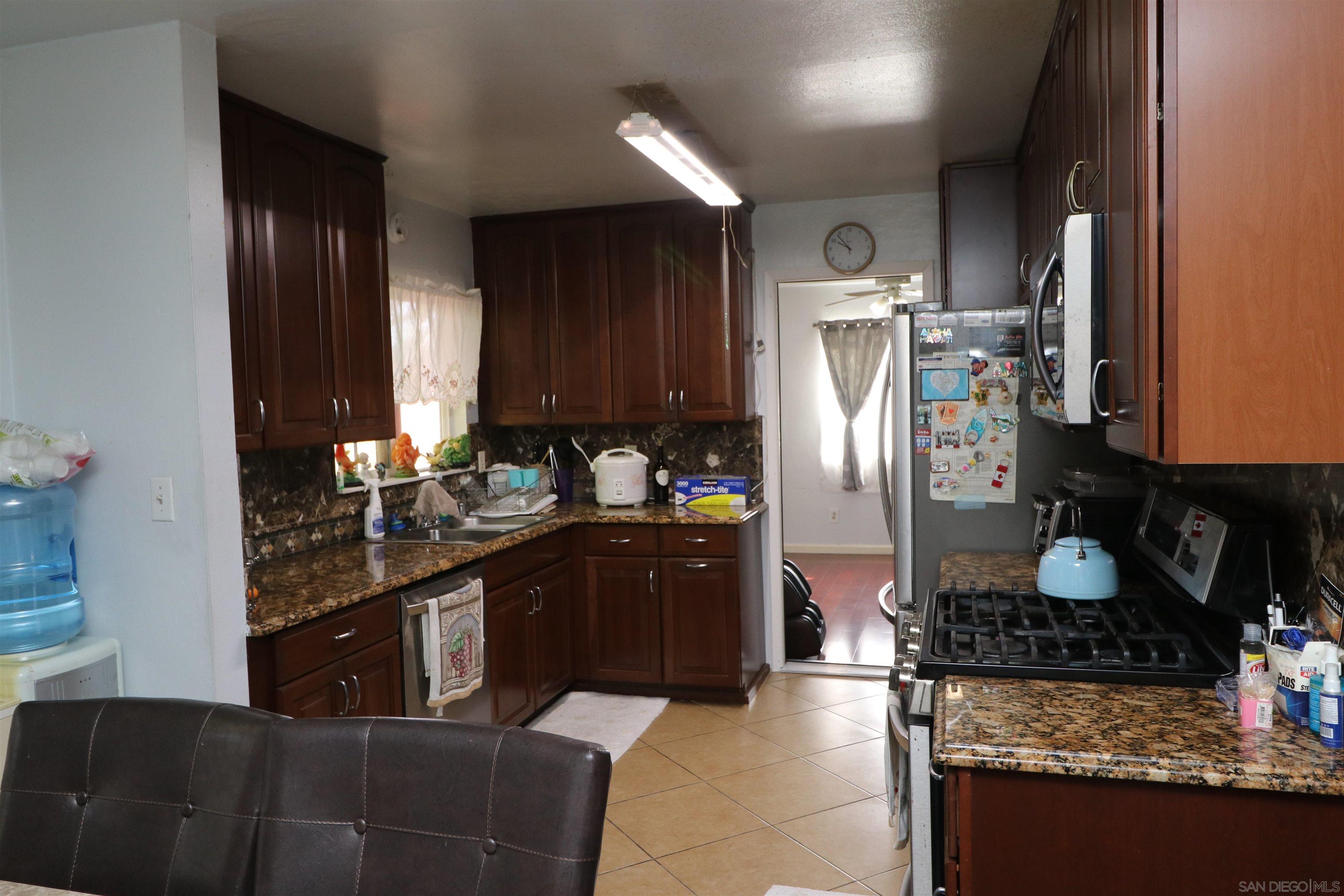 Detail Gallery Image 11 of 49 For 2321  Cardinal Dr, San Diego,  CA 92123 - 3 Beds | 2 Baths