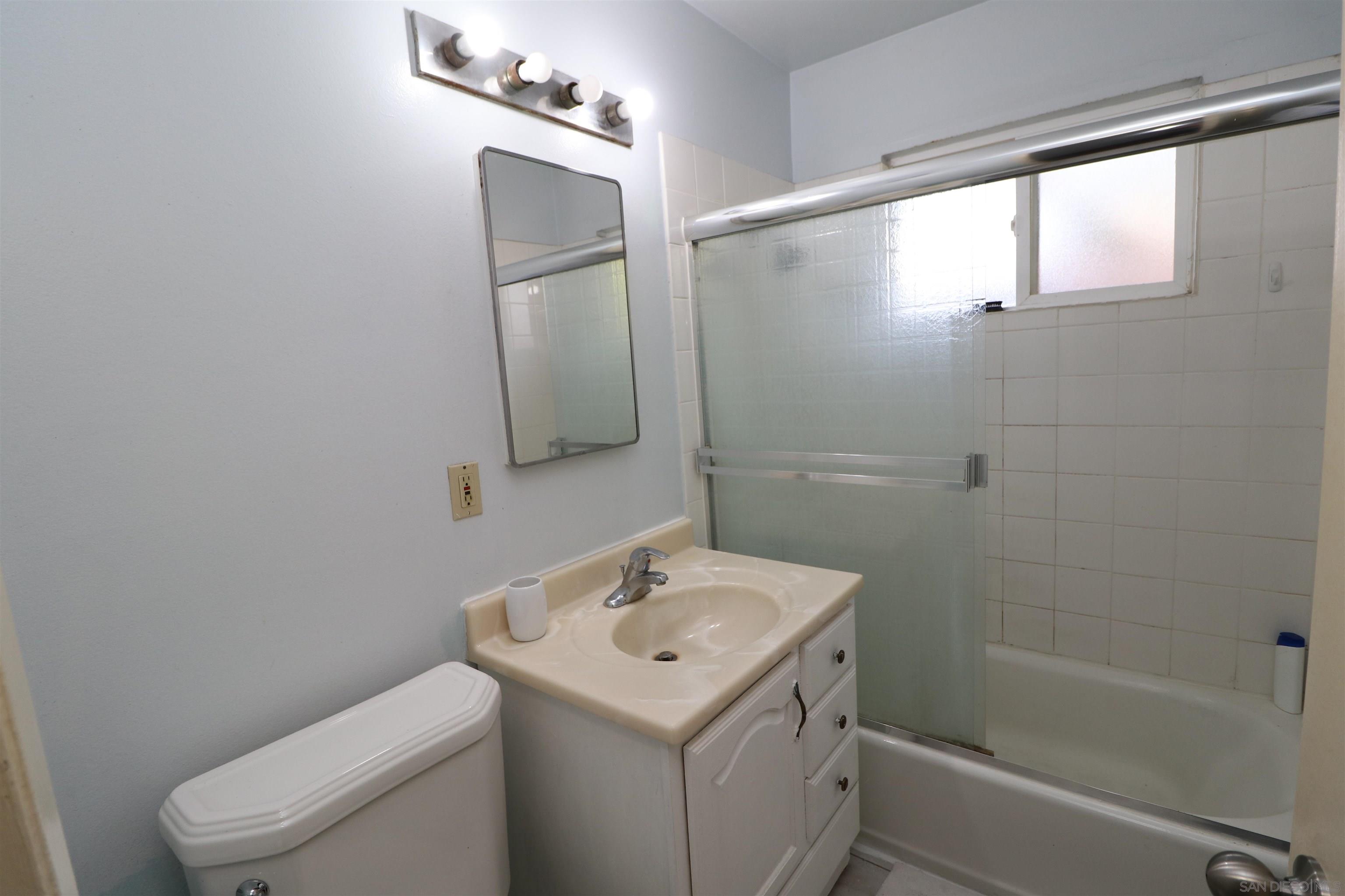 Detail Gallery Image 16 of 49 For 2321  Cardinal Dr, San Diego,  CA 92123 - 3 Beds | 2 Baths