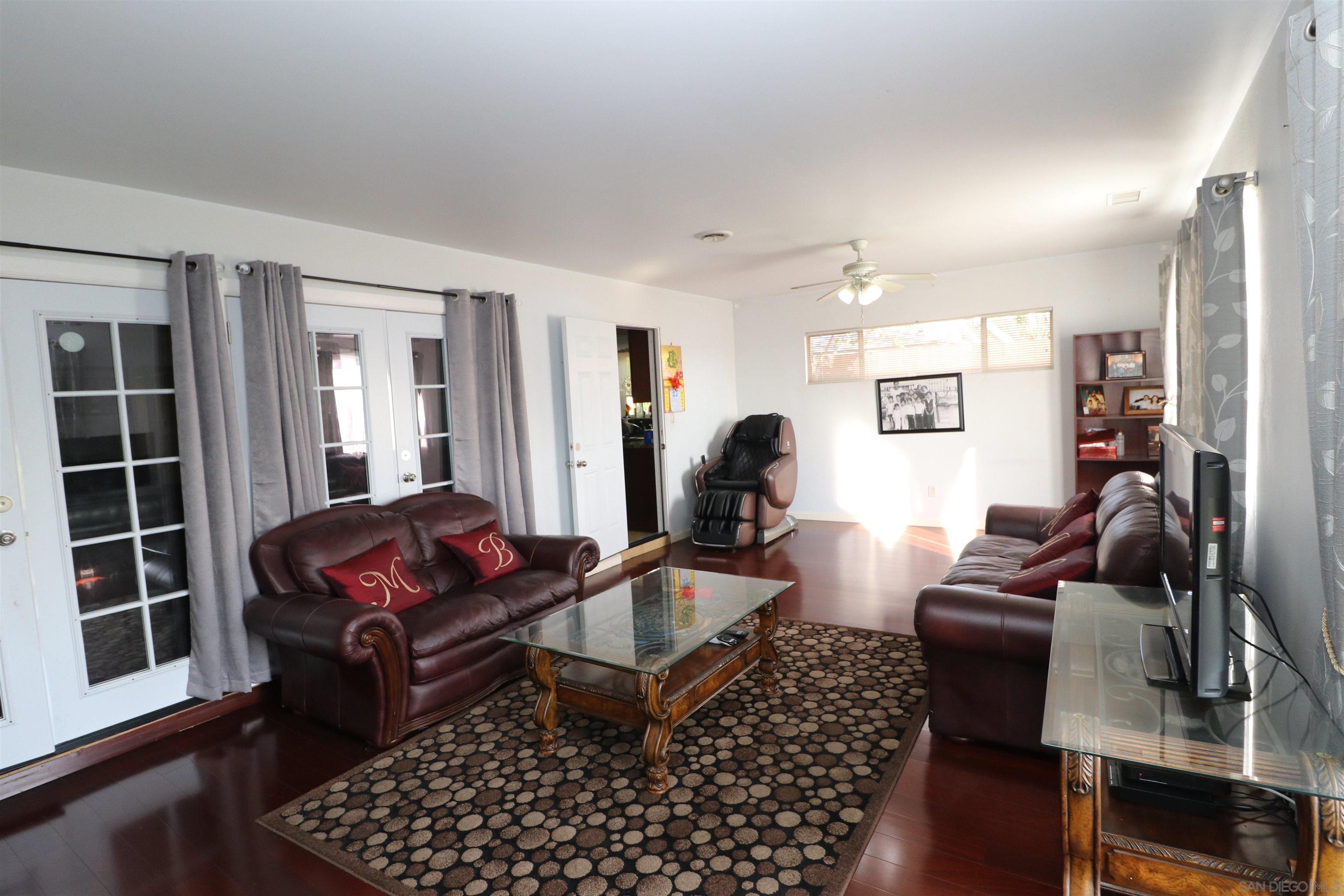 Detail Gallery Image 3 of 49 For 2321  Cardinal Dr, San Diego,  CA 92123 - 3 Beds | 2 Baths