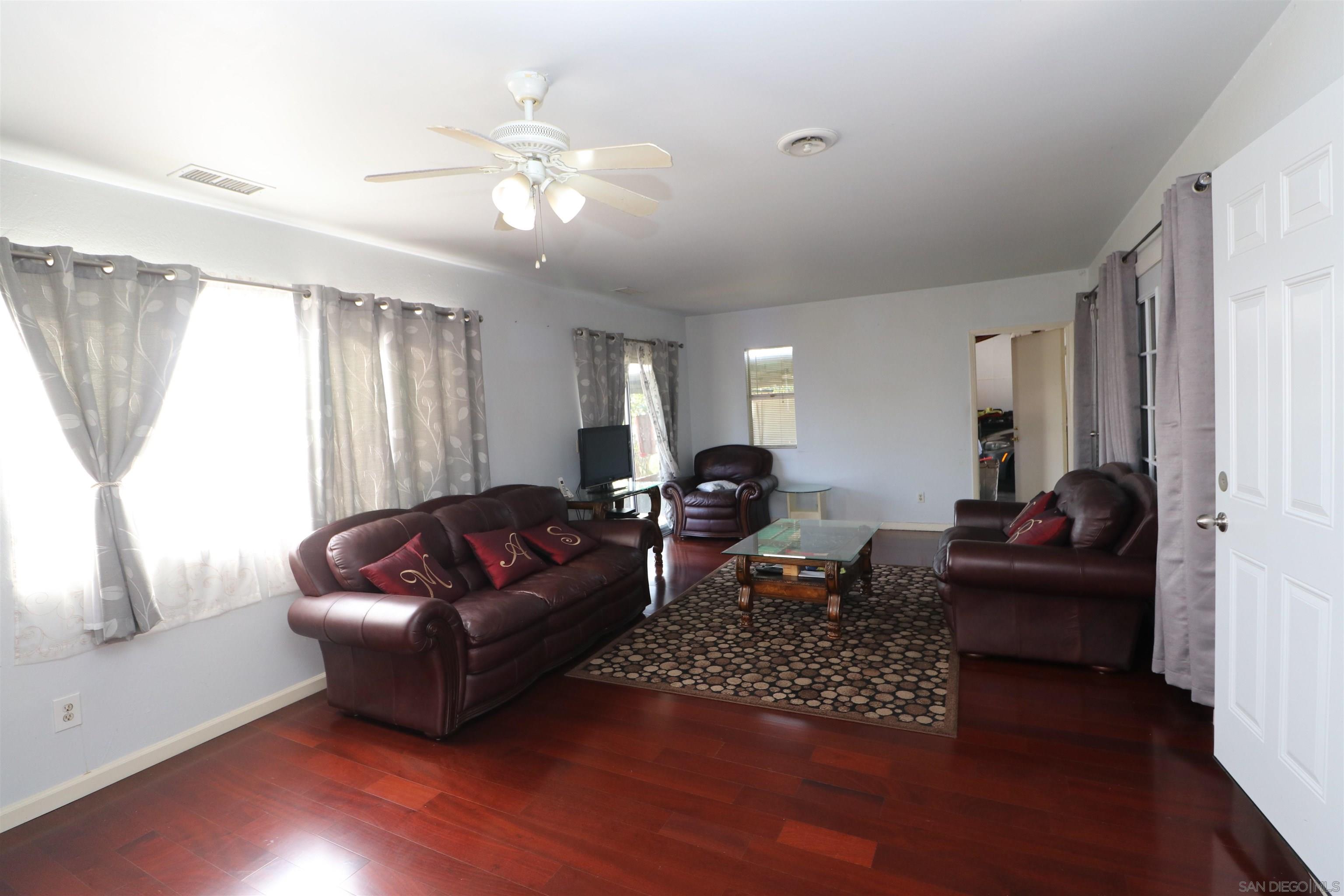 Detail Gallery Image 6 of 49 For 2321  Cardinal Dr, San Diego,  CA 92123 - 3 Beds | 2 Baths