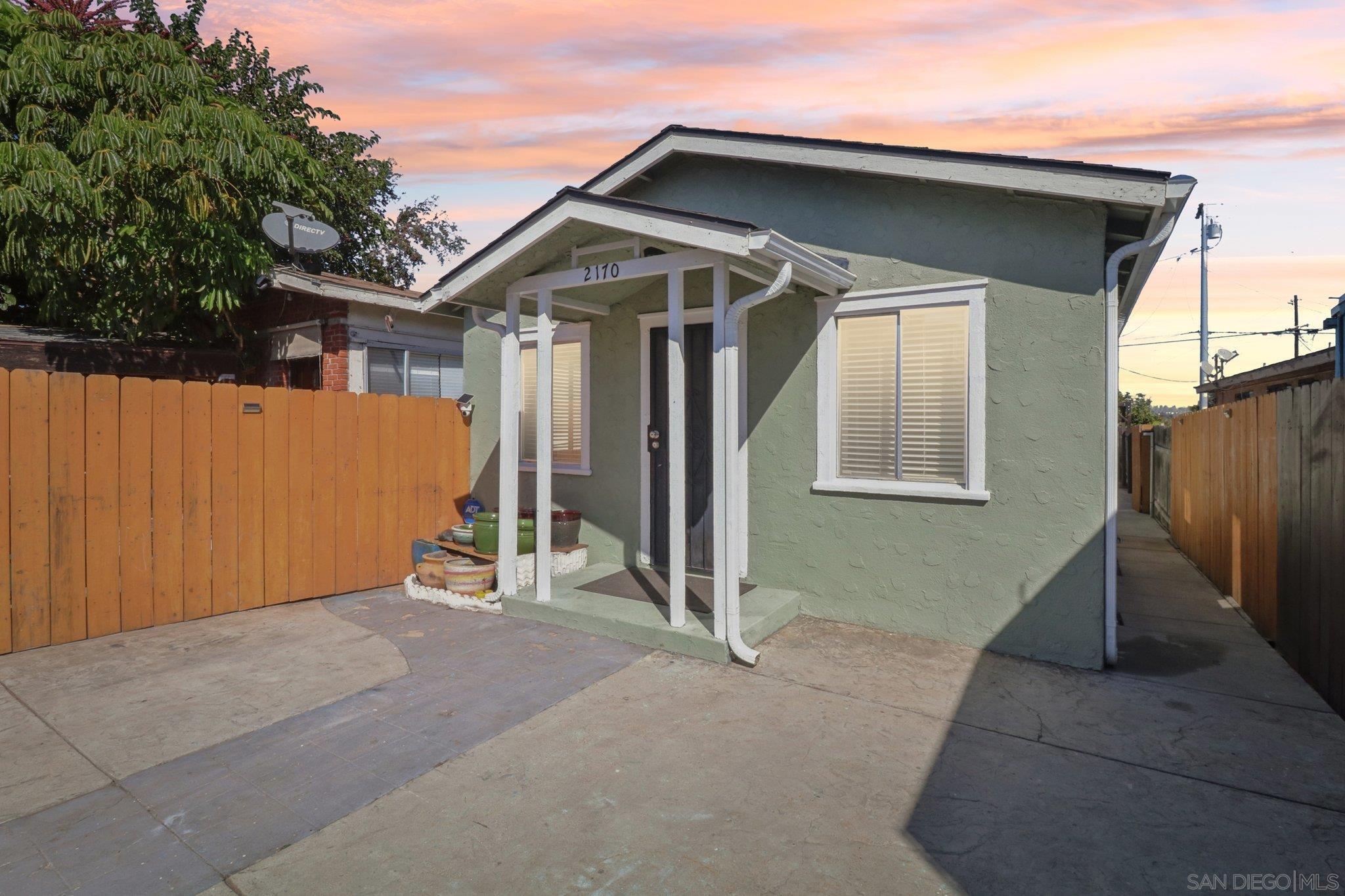 Detail Gallery Image 3 of 58 For 2170  Ocean View Blvd, San Diego,  CA 92113 - 3 Beds | 1 Baths