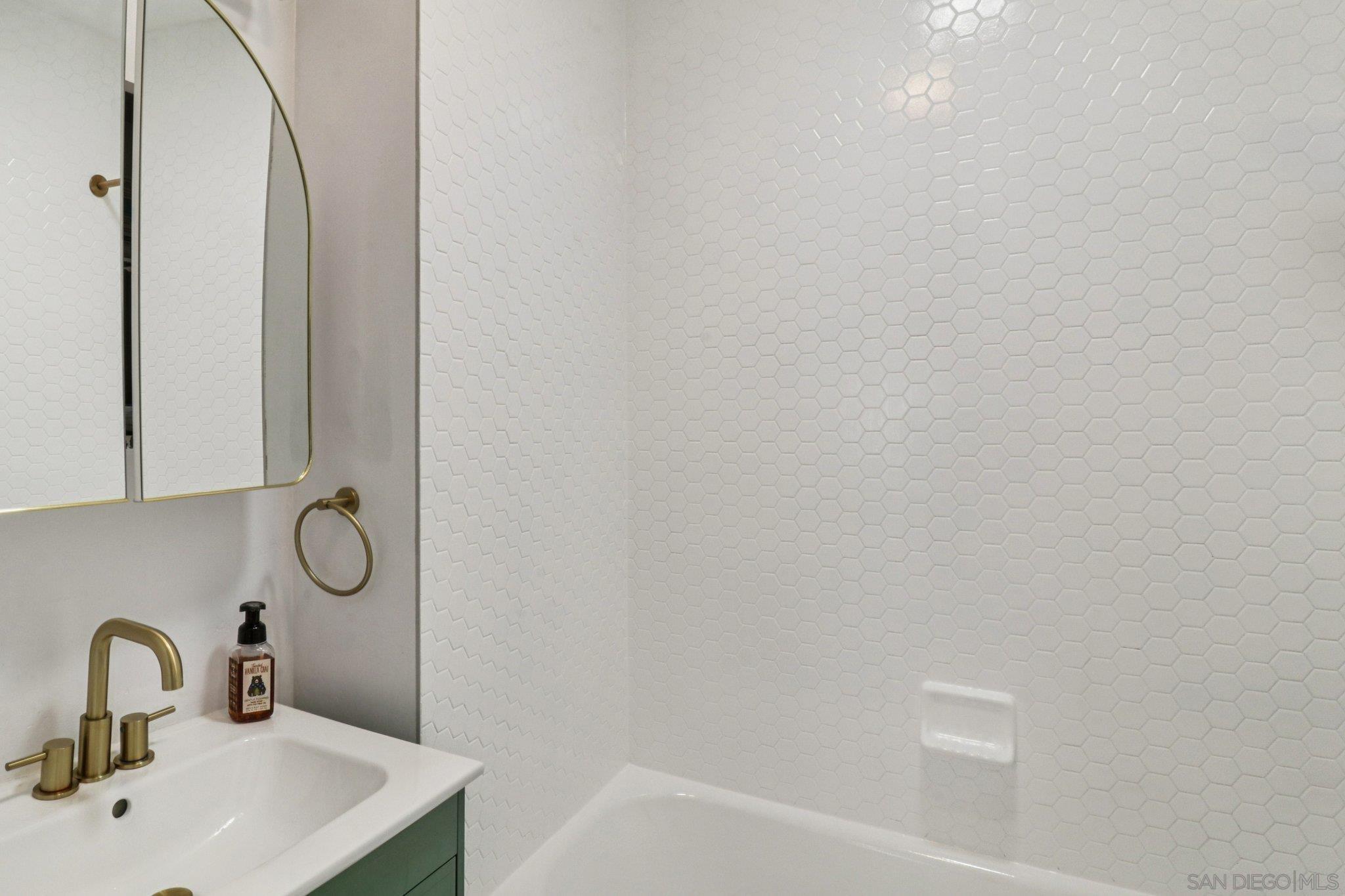 Detail Gallery Image 21 of 58 For 2170  Ocean View Blvd, San Diego,  CA 92113 - 3 Beds | 1 Baths