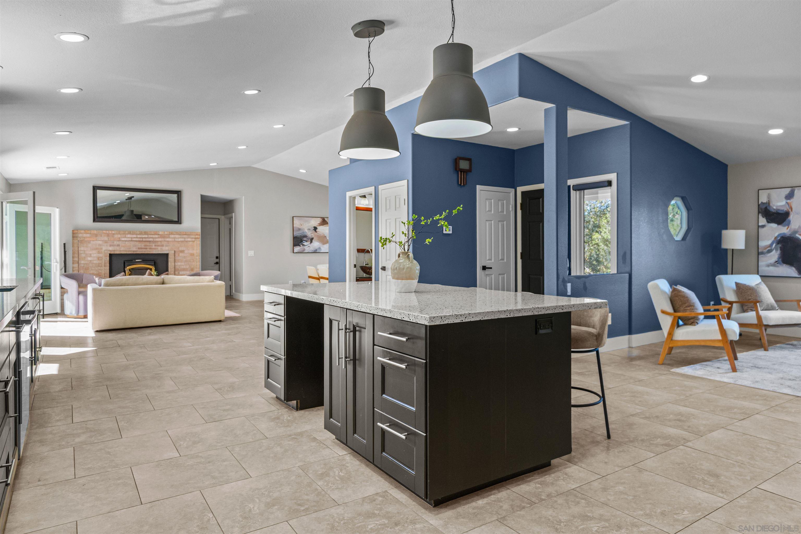 Front Image Thumbnail for SD250043071