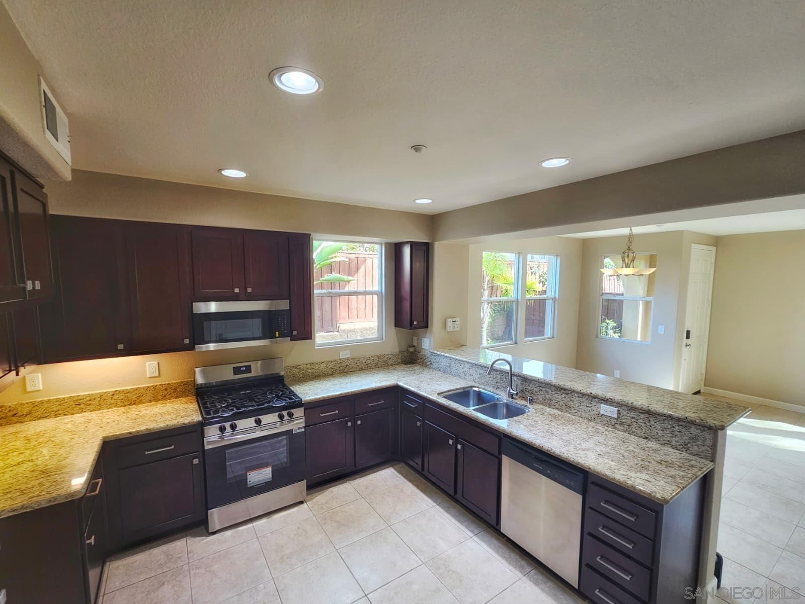 Detail Gallery Image 8 of 25 For 671  Paradise Way, National City,  CA 91950 - 4 Beds | 2/1 Baths