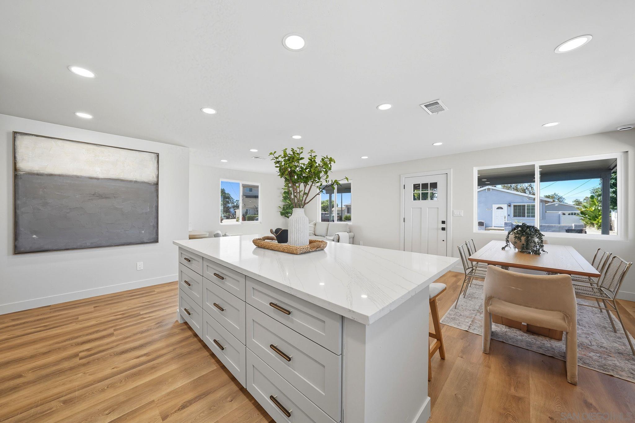 Detail Gallery Image 5 of 31 For 2525  Inman Ct, San Diego,  CA 92111 - 4 Beds | 2 Baths