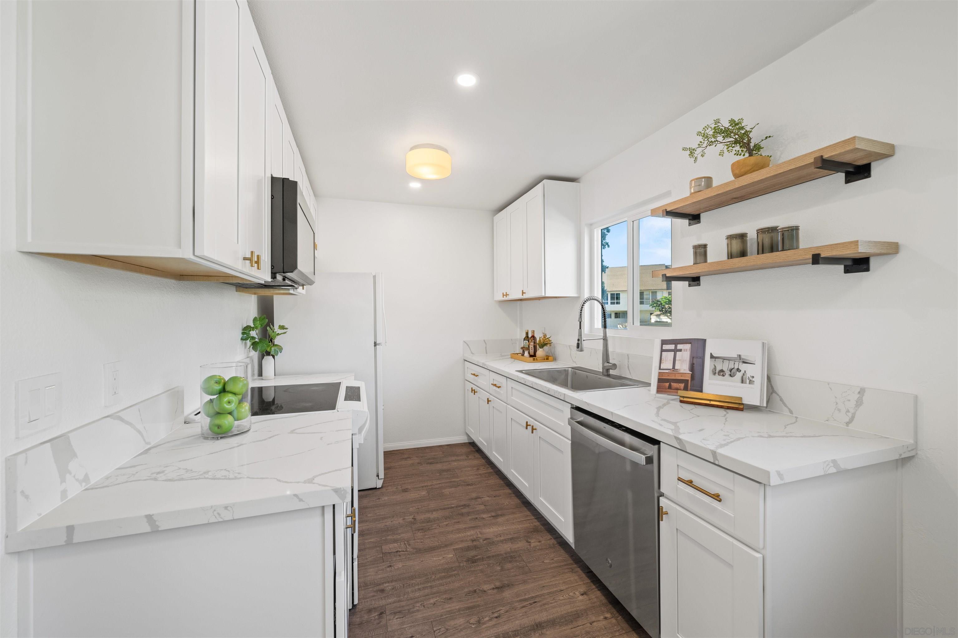 Detail Gallery Image 6 of 36 For 6295  Rancho Mission  #108,  San Diego,  CA 92108 - 2 Beds | 2 Baths