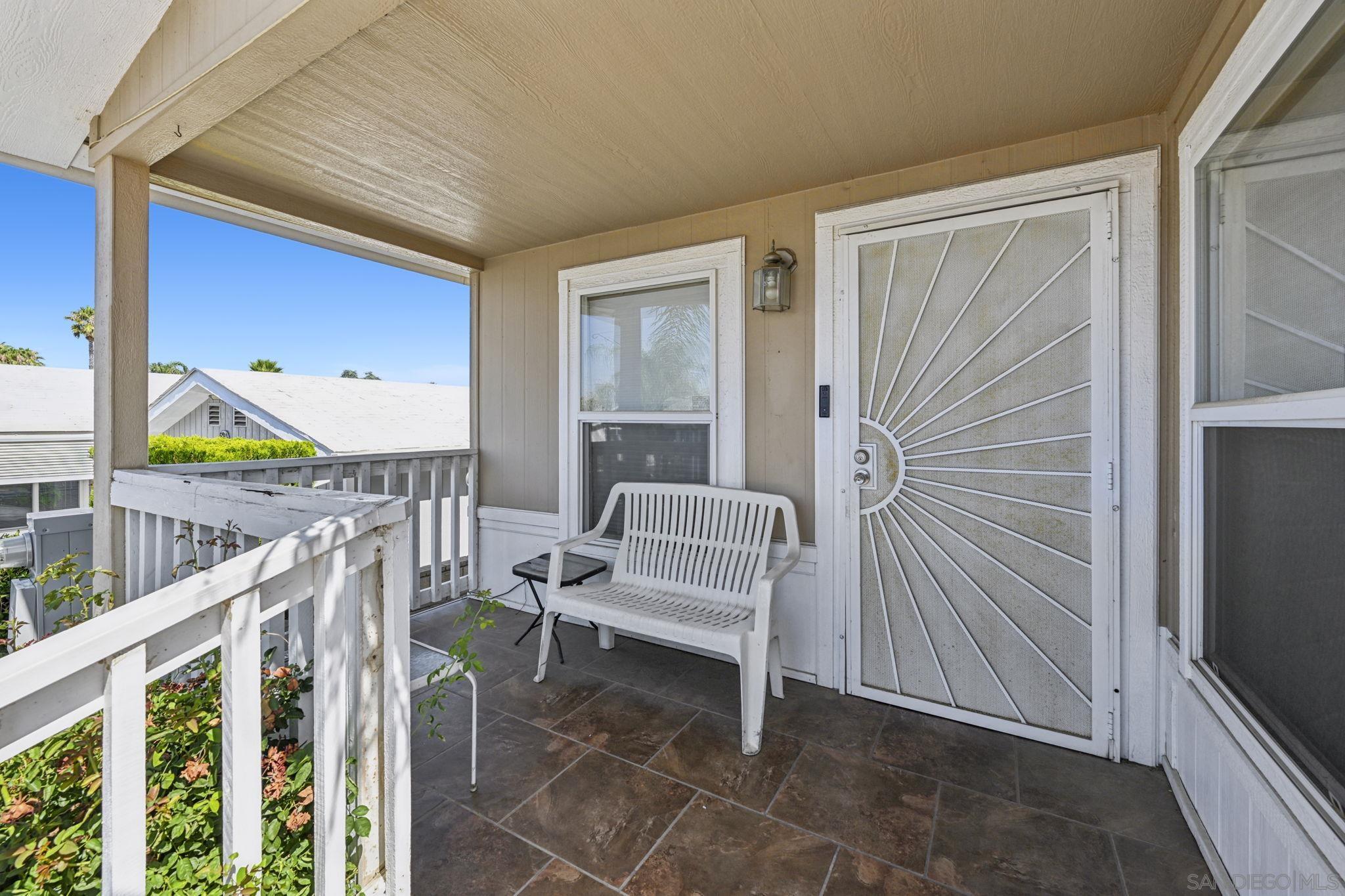 Detail Gallery Image 4 of 24 For 500  Bahama Drive, Hemet,  CA 92543 - 4 Beds | 3 Baths