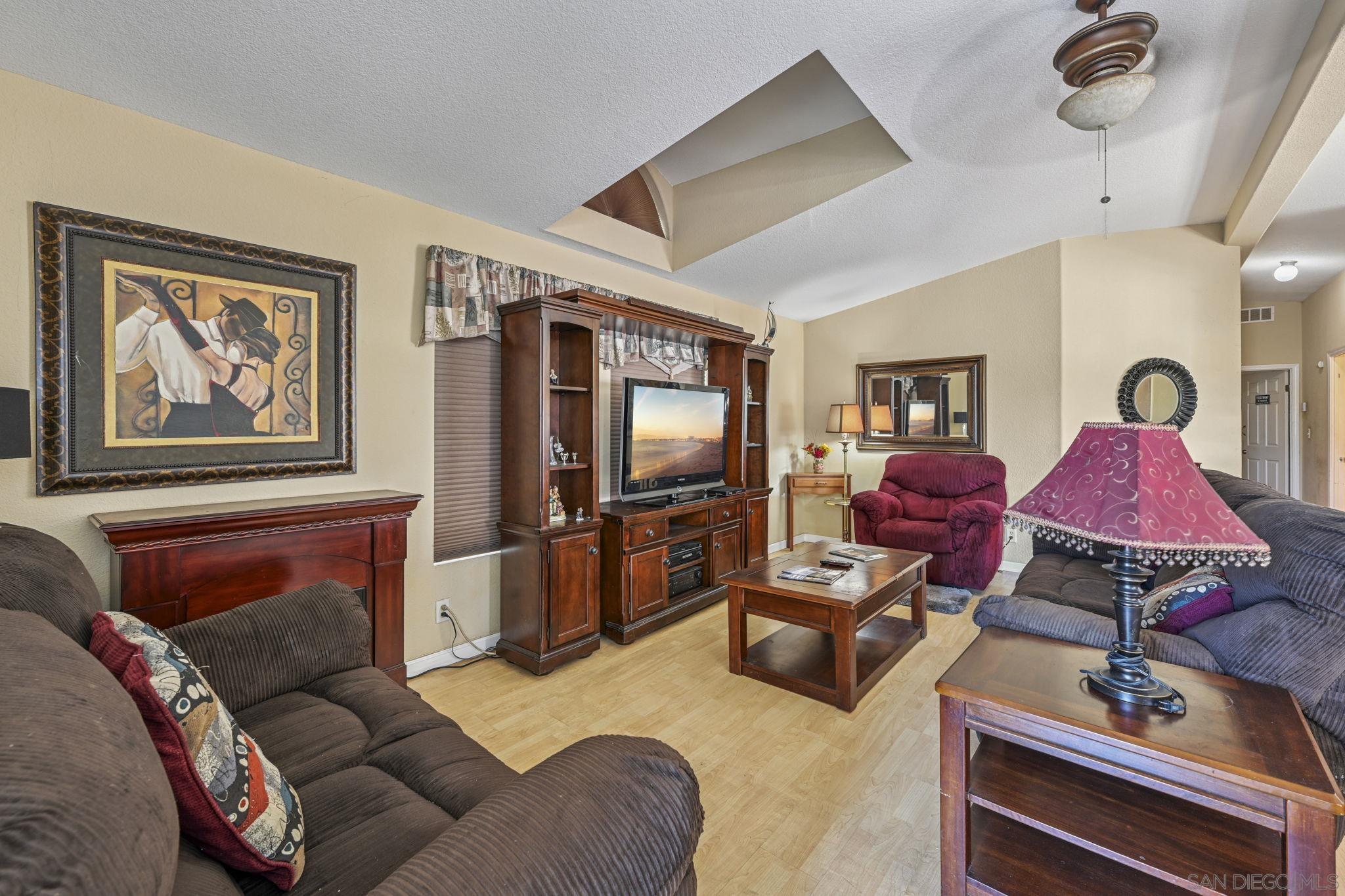 Detail Gallery Image 5 of 24 For 500  Bahama Drive, Hemet,  CA 92543 - 4 Beds | 3 Baths