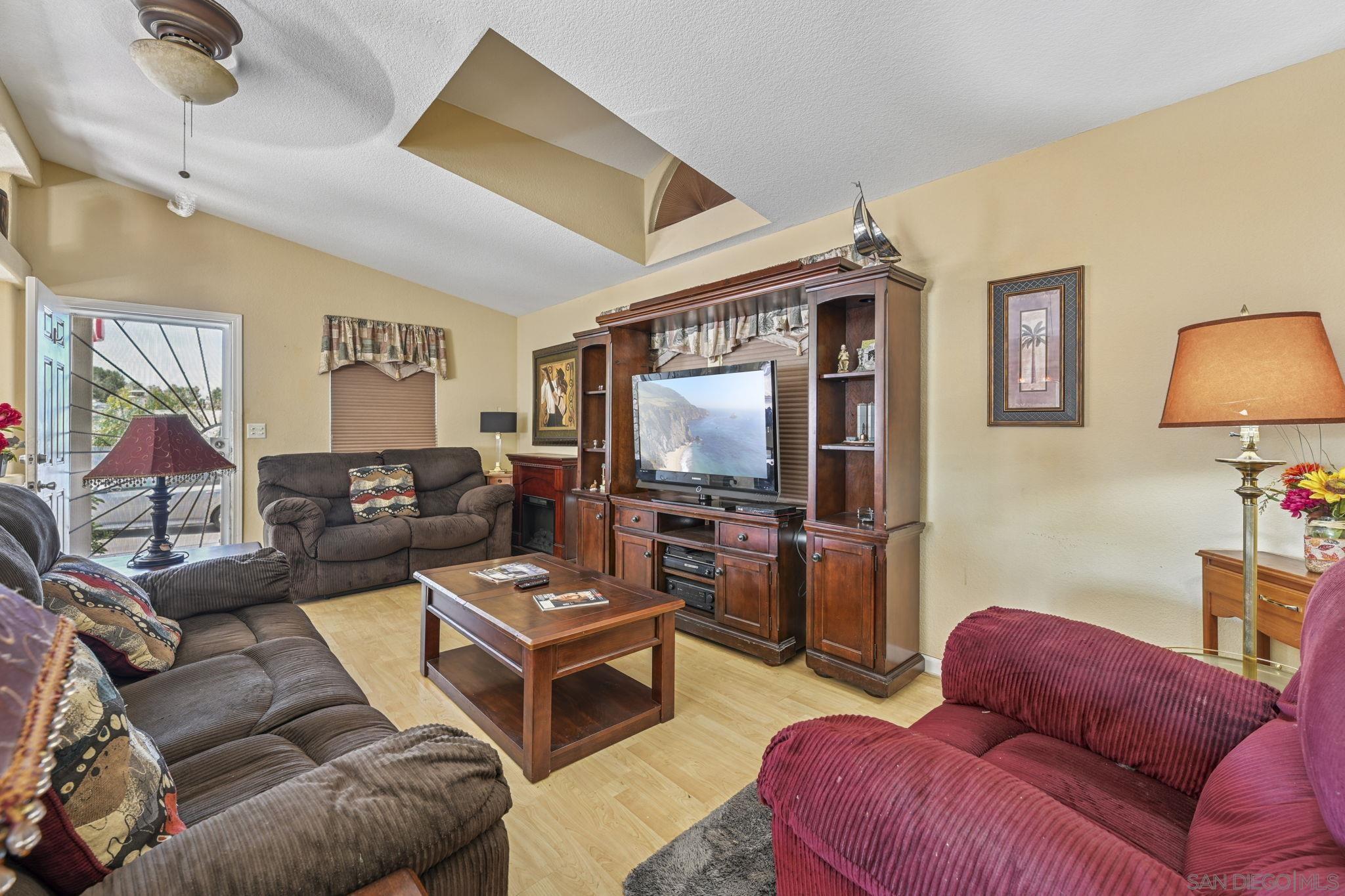 Detail Gallery Image 6 of 24 For 500  Bahama Drive, Hemet,  CA 92543 - 4 Beds | 3 Baths