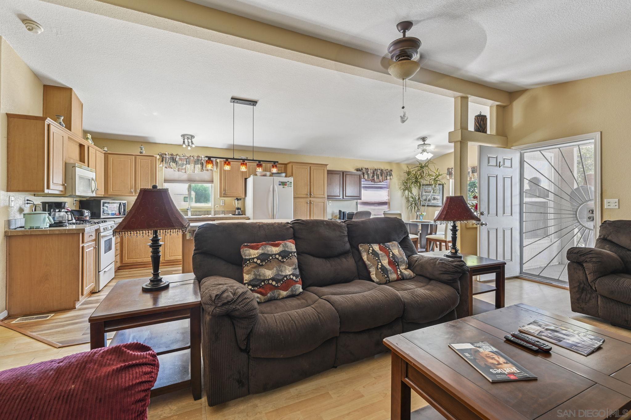 Detail Gallery Image 7 of 24 For 500  Bahama Drive, Hemet,  CA 92543 - 4 Beds | 3 Baths