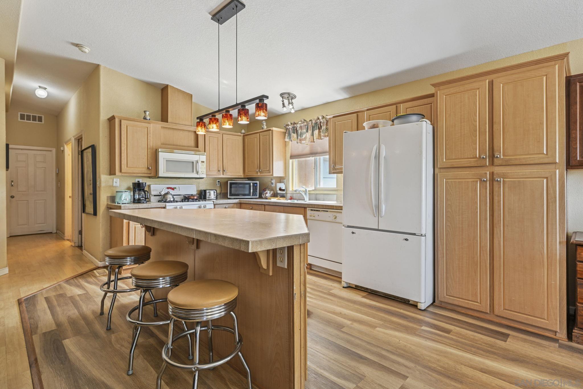 Detail Gallery Image 10 of 24 For 500  Bahama Drive, Hemet,  CA 92543 - 4 Beds | 3 Baths