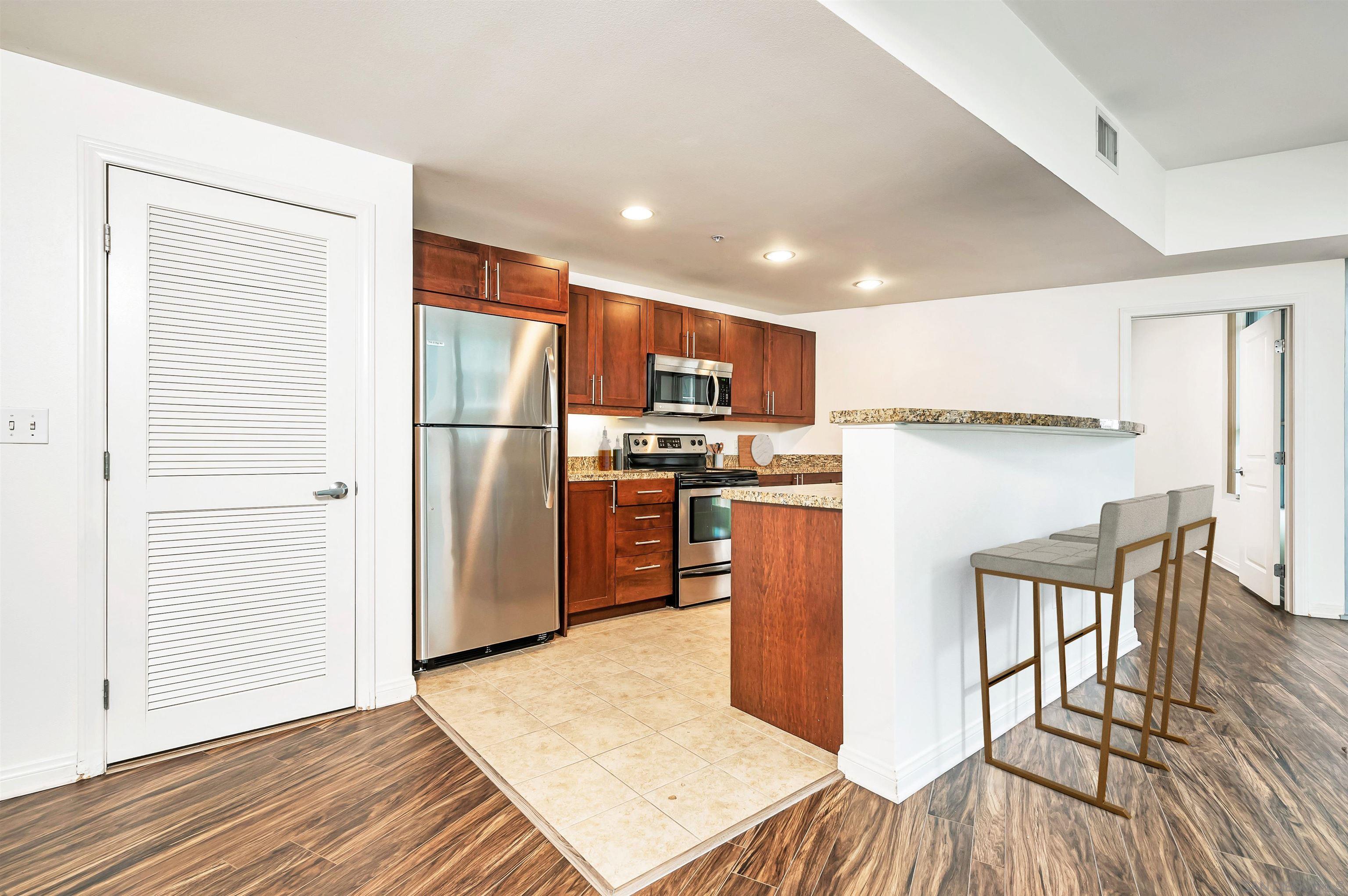 Detail Gallery Image 3 of 20 For 253  10th Ave  526, San Diego,  CA 92101 - 2 Beds | 2 Baths