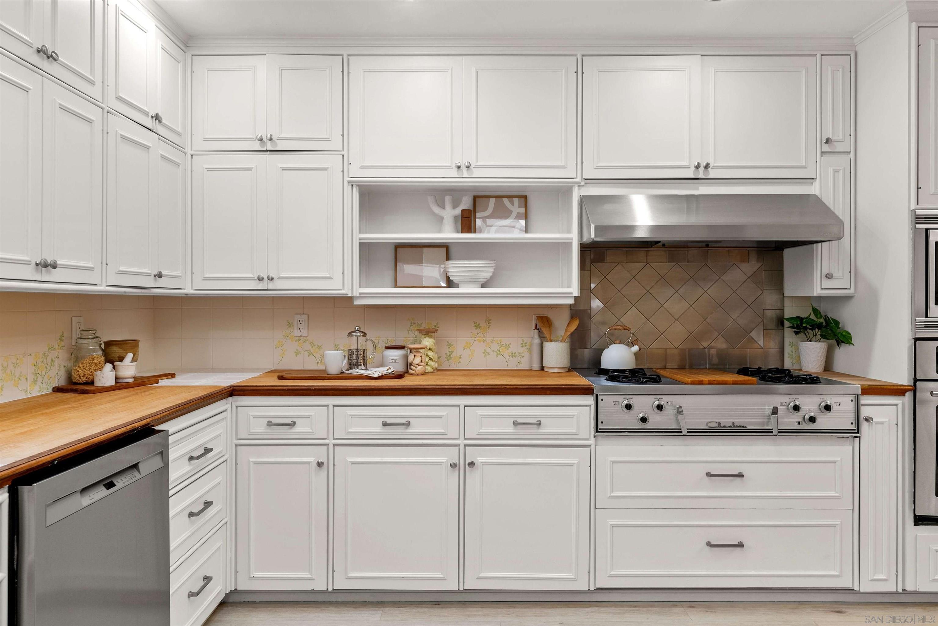 Detail Gallery Image 21 of 31 For 1177  Muirlands Vista Way, La Jolla,  CA 92037 - 3 Beds | 2/1 Baths