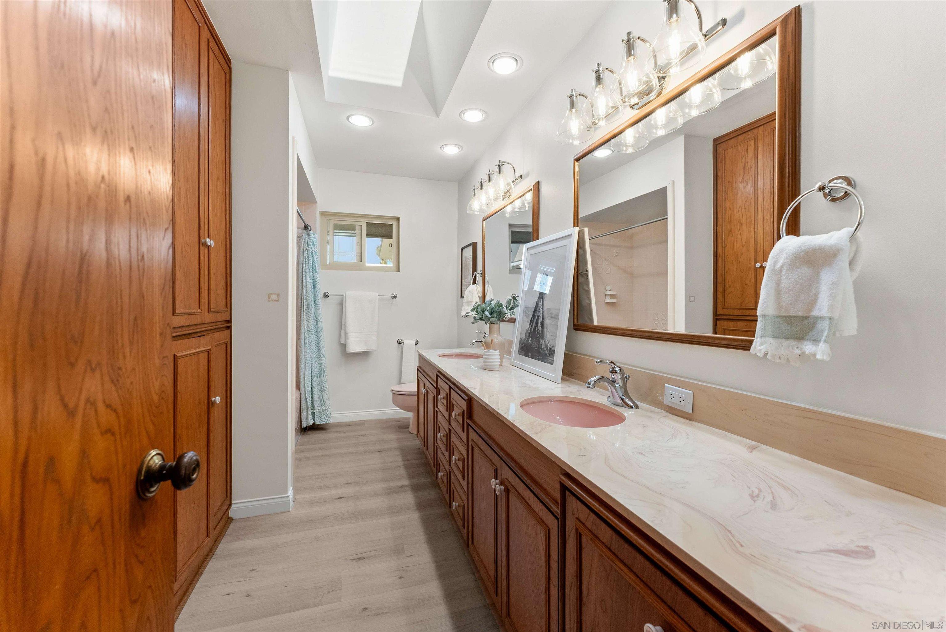 Detail Gallery Image 24 of 31 For 1177  Muirlands Vista Way, La Jolla,  CA 92037 - 3 Beds | 2/1 Baths