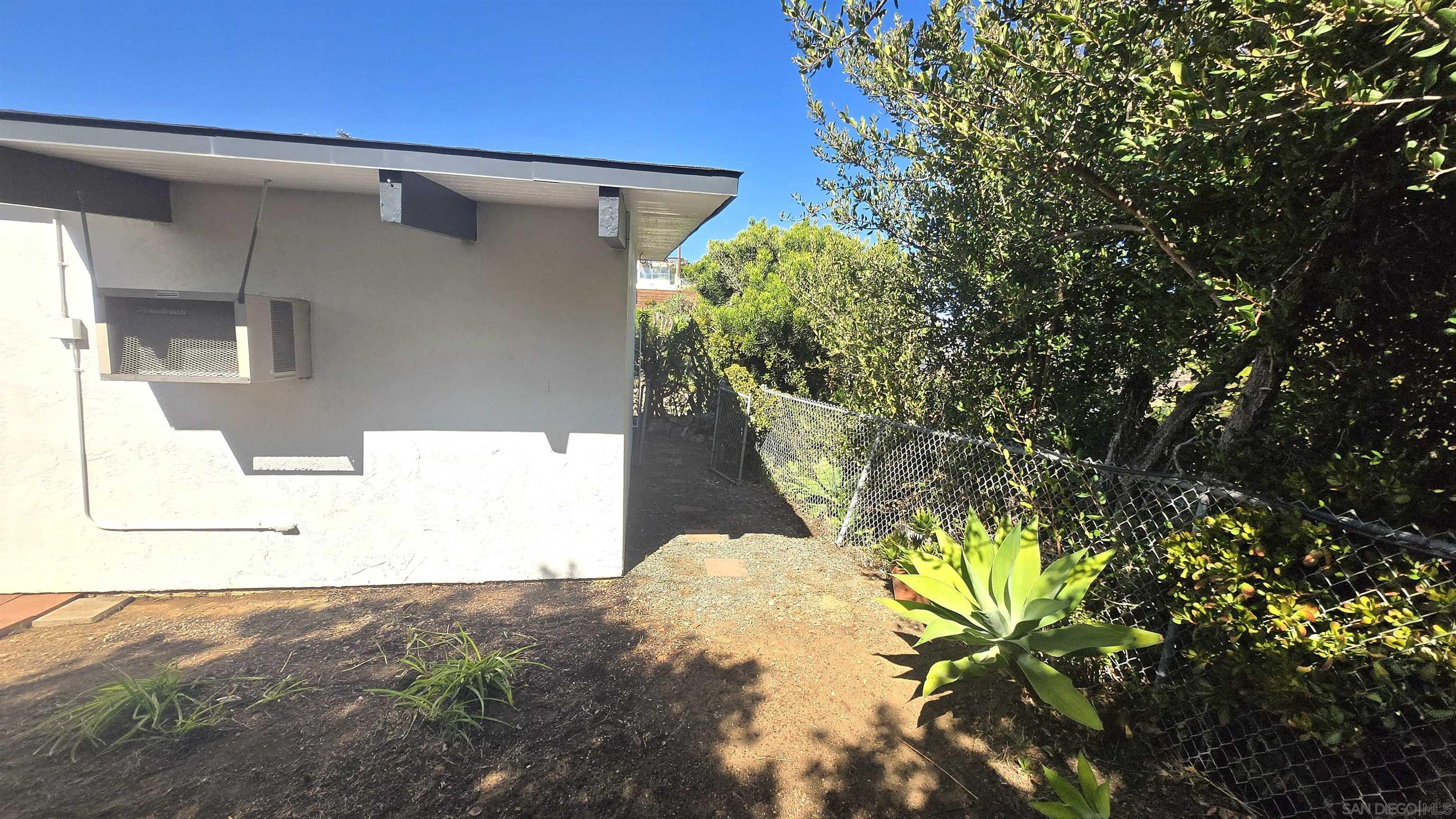 Detail Gallery Image 14 of 16 For 4985  Pacifica, San Diego,  CA 92109 - 4 Beds | 2 Baths