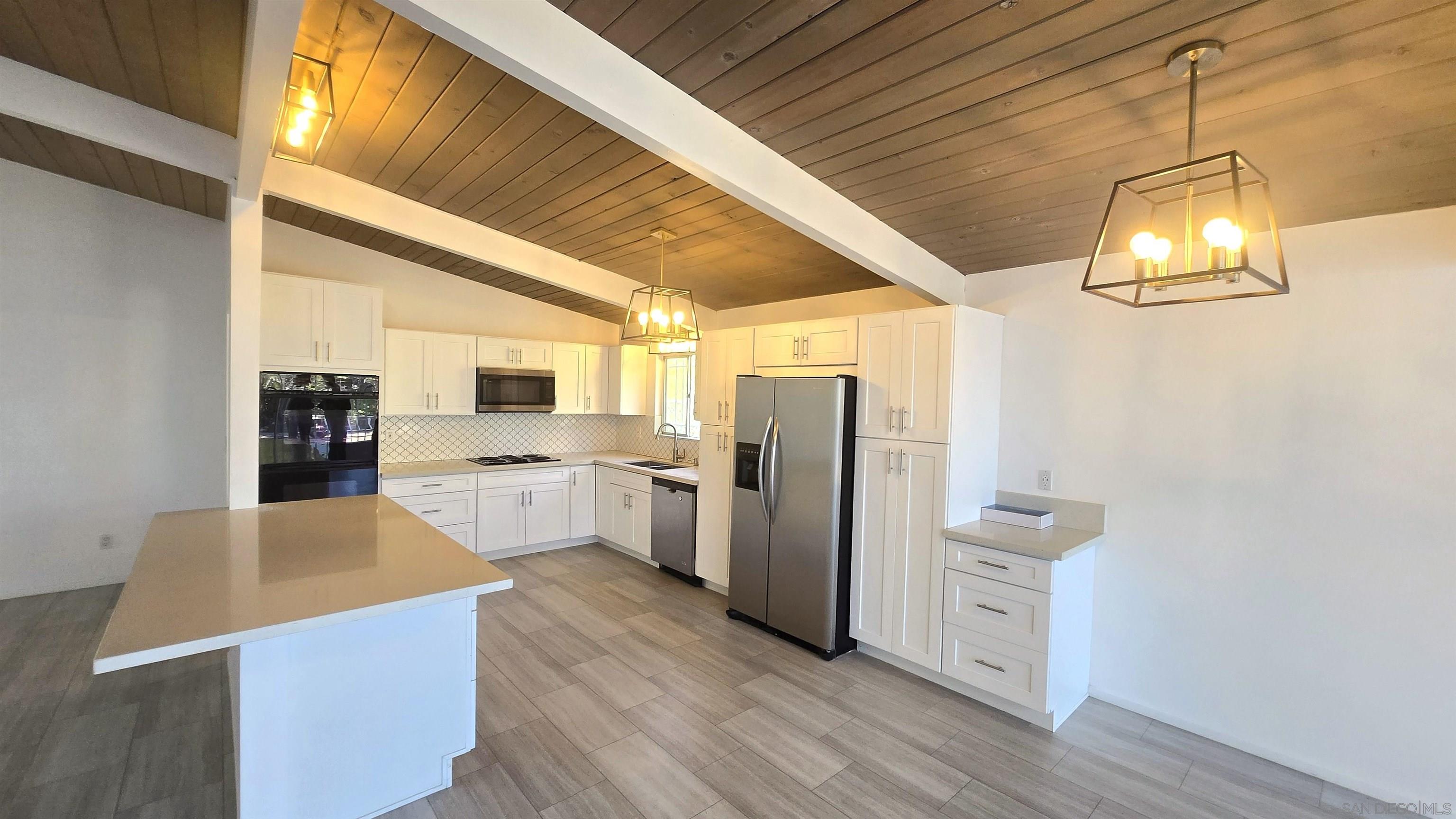 Detail Gallery Image 3 of 16 For 4985  Pacifica, San Diego,  CA 92109 - 4 Beds | 2 Baths