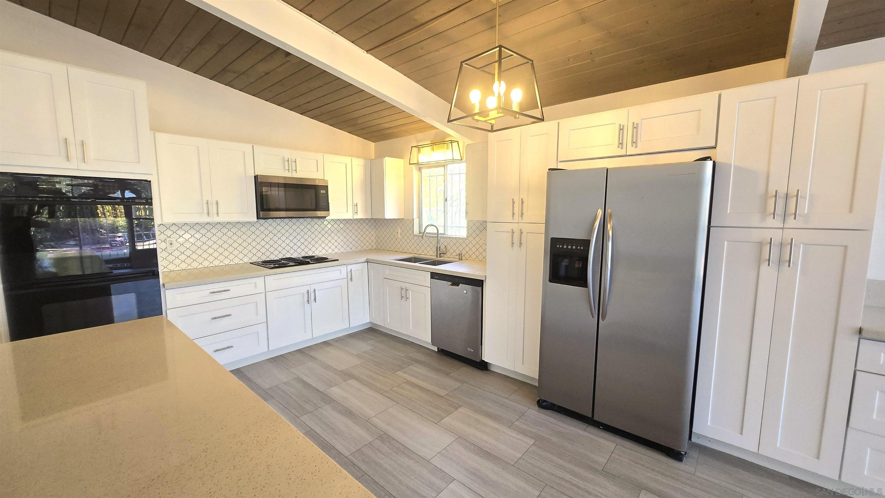 Detail Gallery Image 4 of 16 For 4985  Pacifica, San Diego,  CA 92109 - 4 Beds | 2 Baths