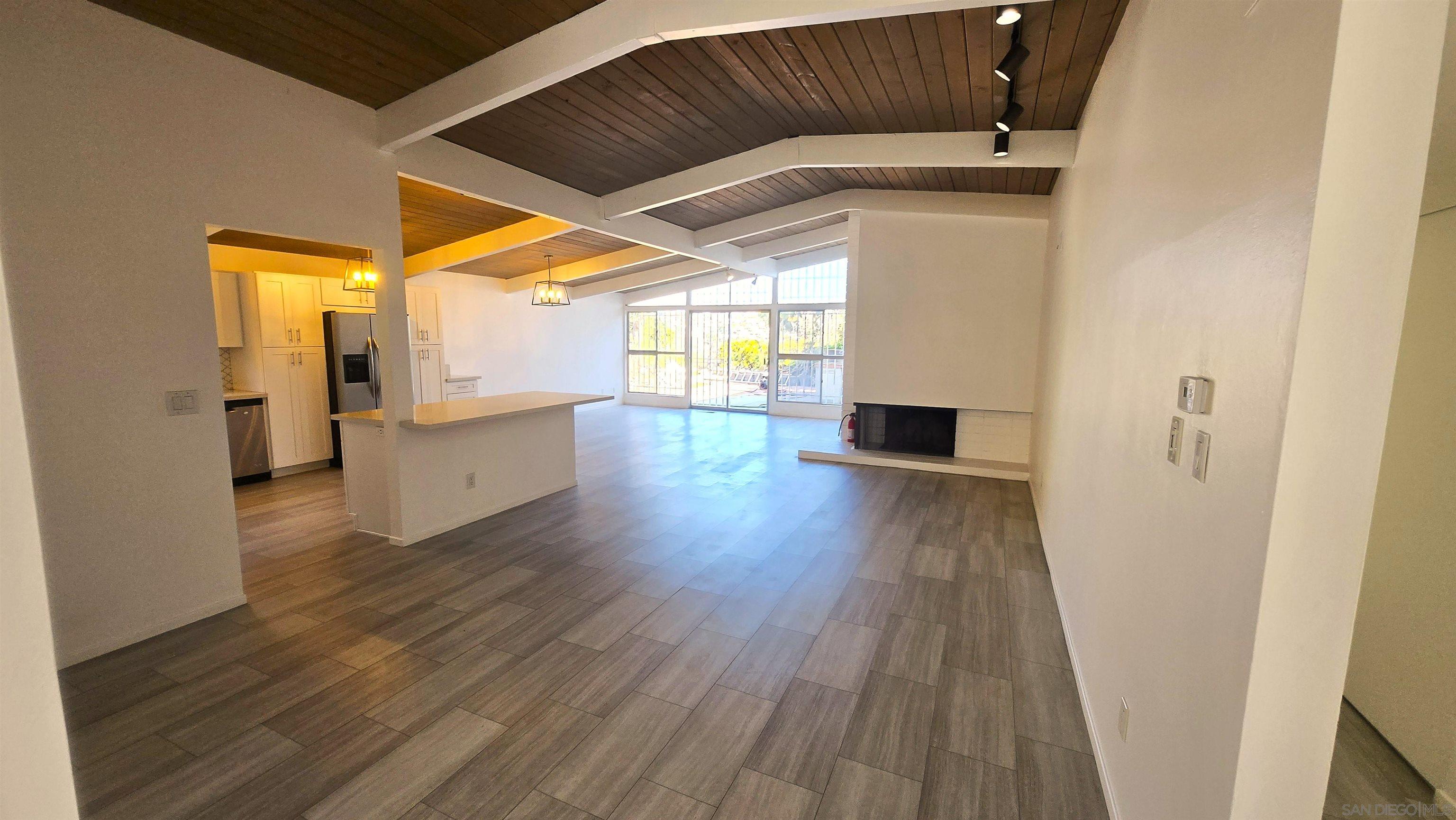 Detail Gallery Image 6 of 16 For 4985  Pacifica, San Diego,  CA 92109 - 4 Beds | 2 Baths