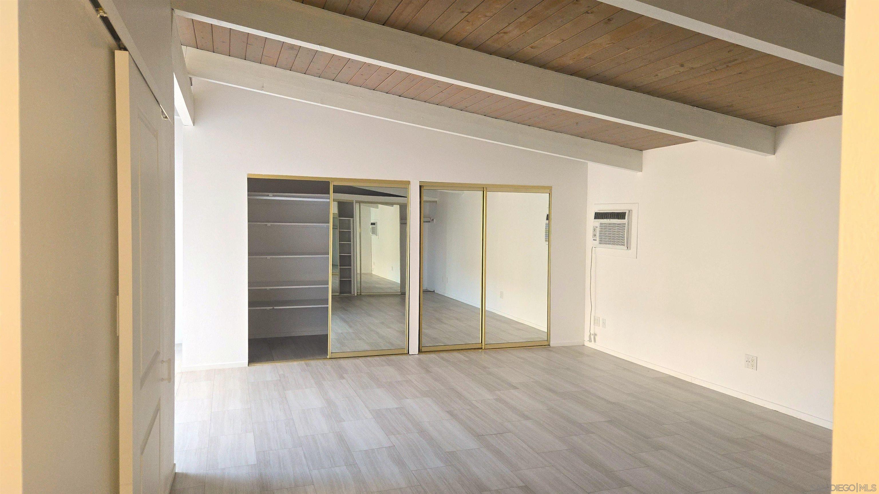 Detail Gallery Image 7 of 16 For 4985  Pacifica, San Diego,  CA 92109 - 4 Beds | 2 Baths