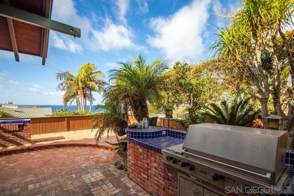 Detail Gallery Image 17 of 62 For 936  Cornish Dr, San Diego,  CA 92107 - 4 Beds | 3 Baths