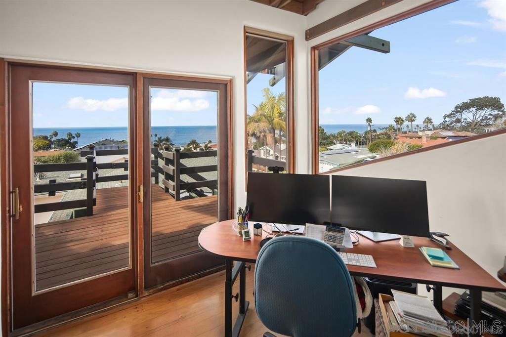 Detail Gallery Image 29 of 62 For 936  Cornish Dr, San Diego,  CA 92107 - 4 Beds | 3 Baths