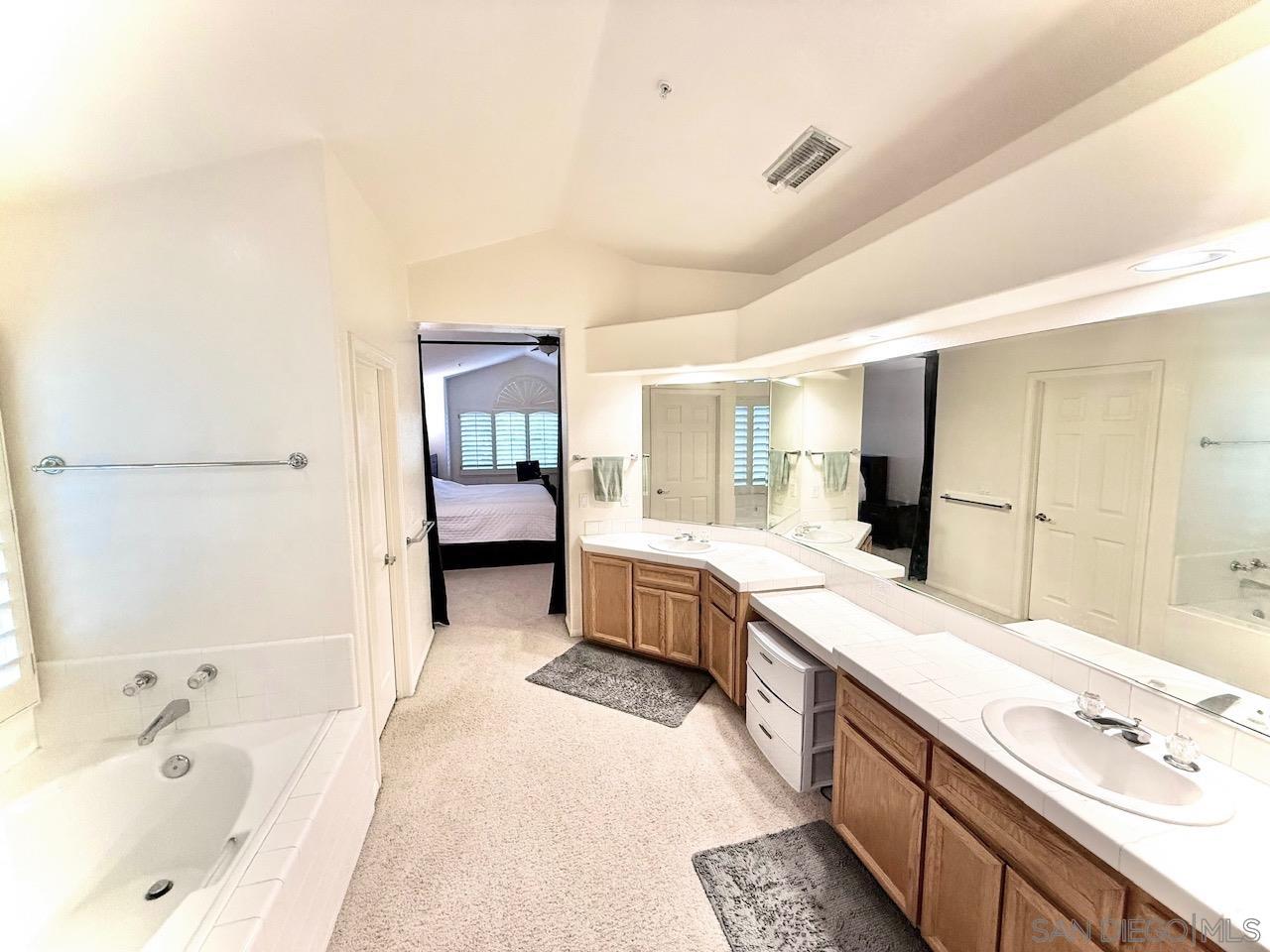 Detail Gallery Image 17 of 27 For 2283  Canyon View Gln, Escondido,  CA 92026 - 4 Beds | 3 Baths