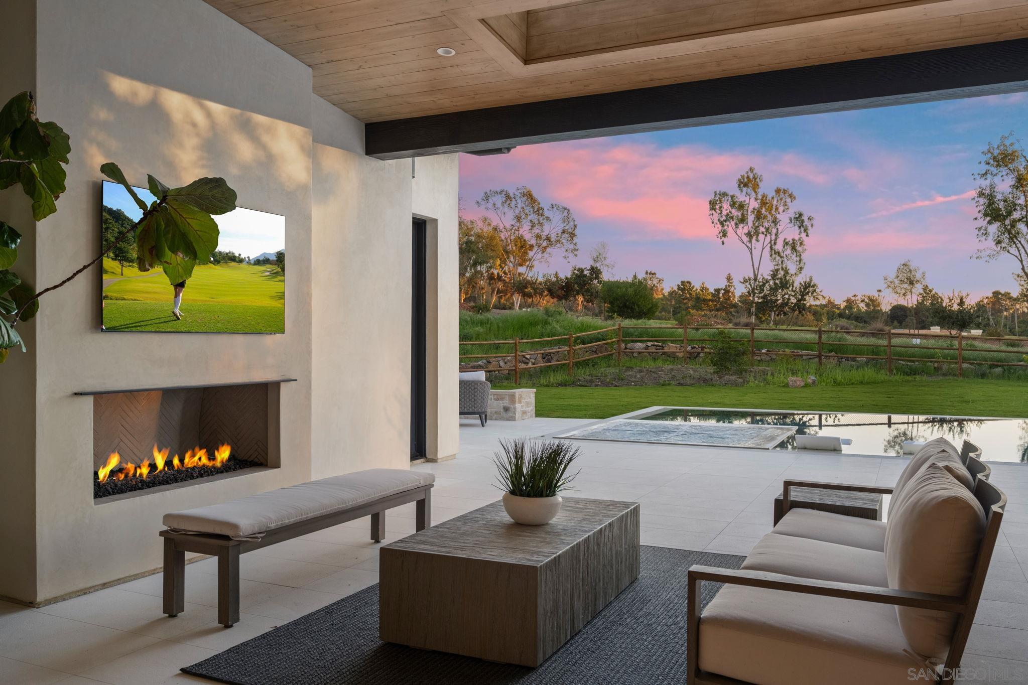 Detail Gallery Image 9 of 32 For 6323  Mimulus, Rancho Santa Fe,  CA 92067 - 4 Beds | 5/1 Baths