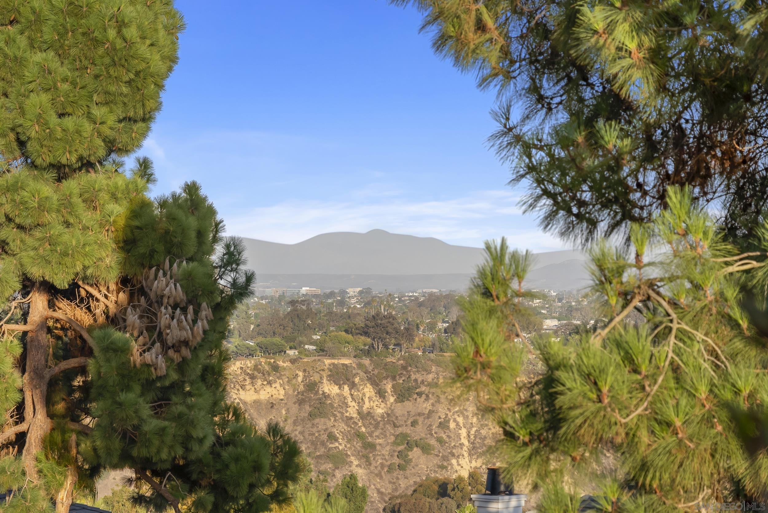 Detail Gallery Image 23 of 53 For 6071  Wooddale Row, La Jolla,  CA 92037 - 4 Beds | 2/1 Baths