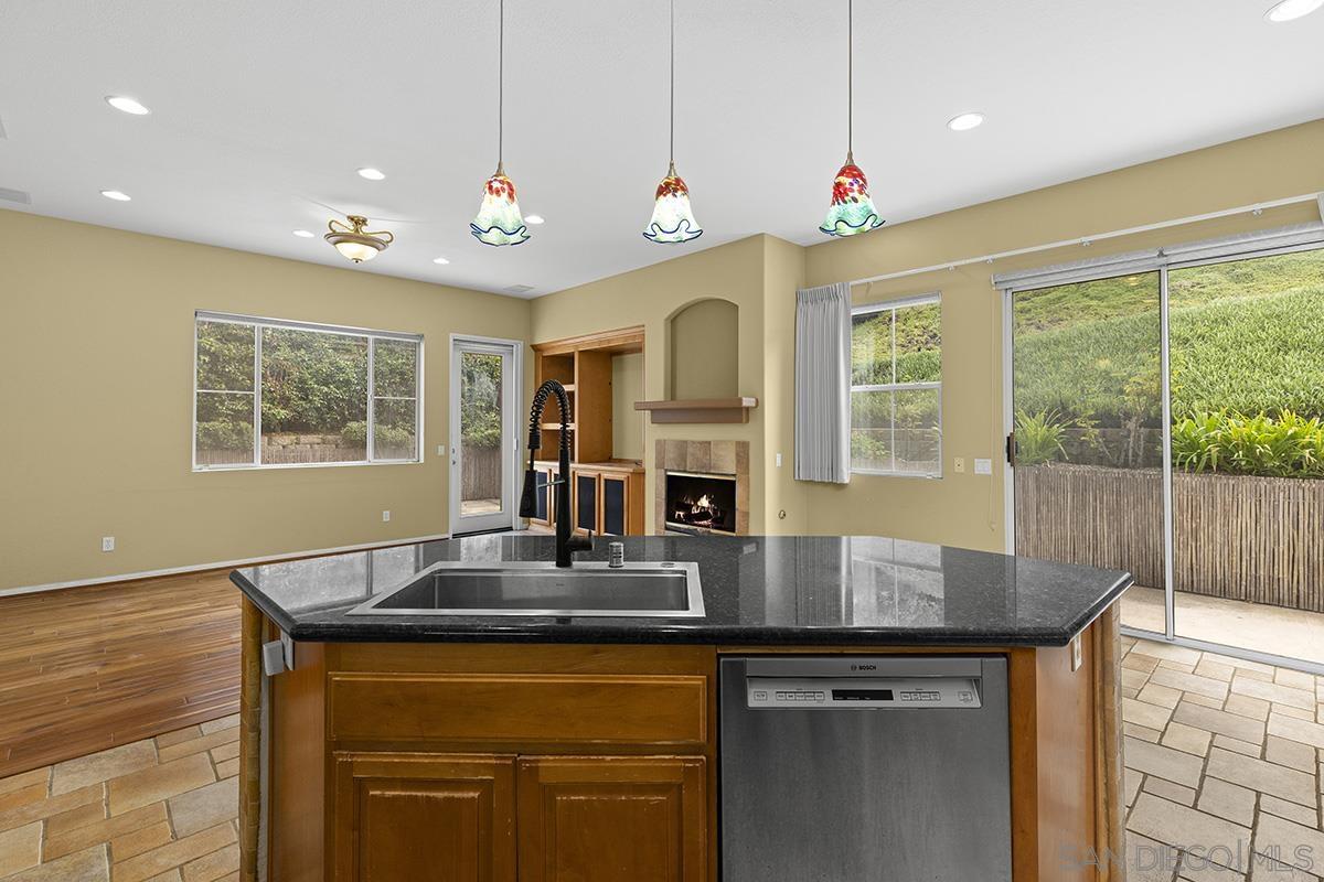 Detail Gallery Image 17 of 46 For 11365  E San Raphael Driveway, San Diego,  CA 92130 - 4 Beds | 2/1 Baths