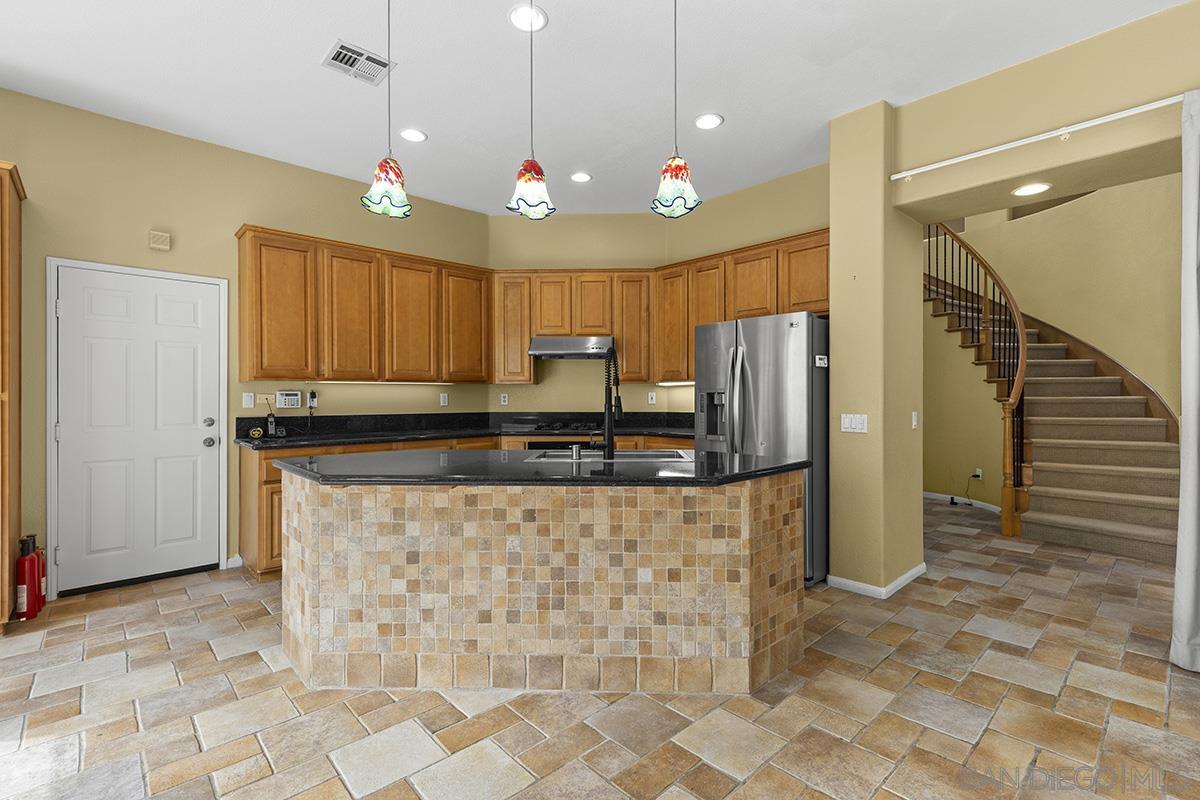 Detail Gallery Image 19 of 46 For 11365  E San Raphael Driveway, San Diego,  CA 92130 - 4 Beds | 2/1 Baths