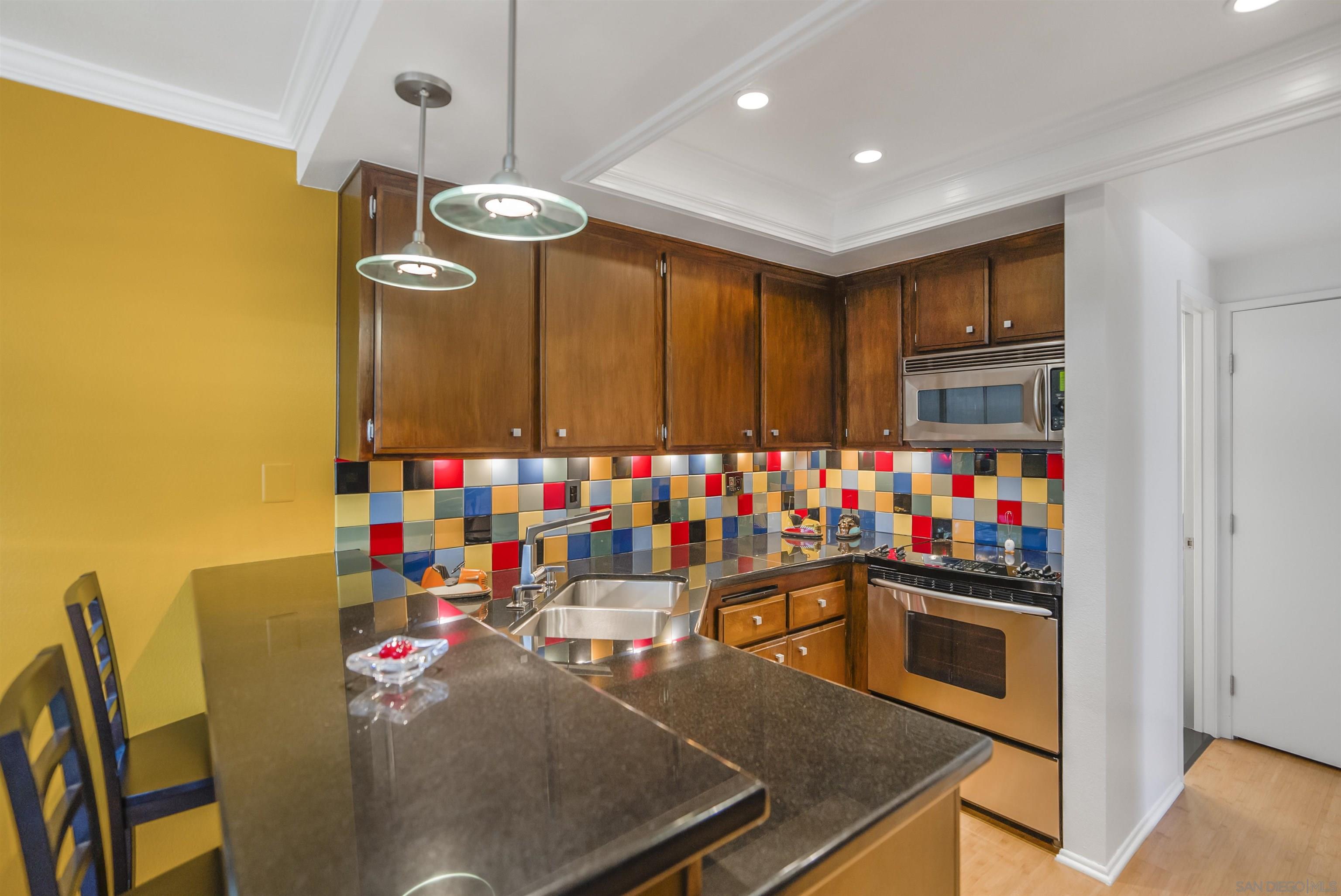 Detail Gallery Image 3 of 32 For 220  Lemon Grove, Irvine,  CA 92618 - 2 Beds | 2/1 Baths