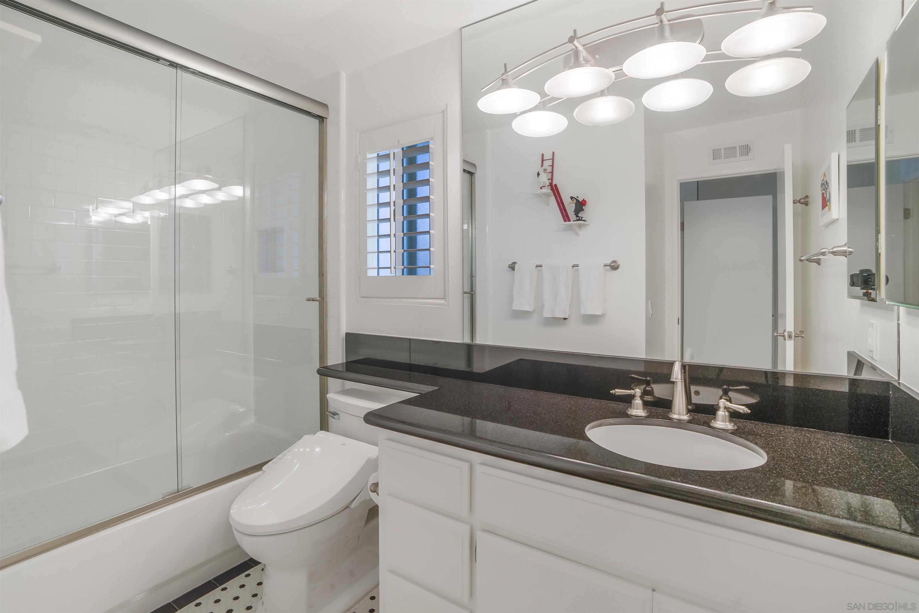 Detail Gallery Image 21 of 32 For 220  Lemon Grove, Irvine,  CA 92618 - 2 Beds | 2/1 Baths