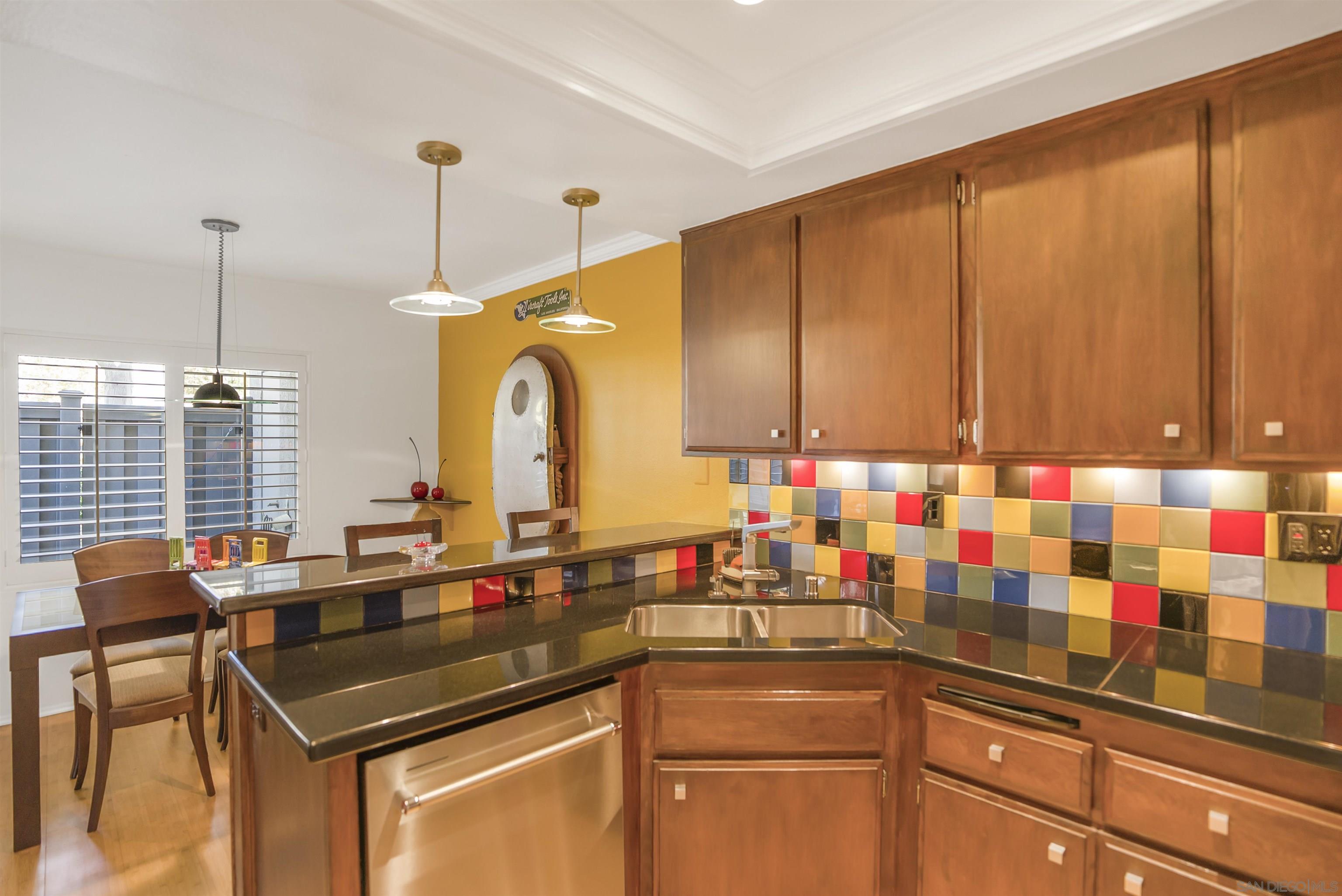 Detail Gallery Image 5 of 32 For 220  Lemon Grove, Irvine,  CA 92618 - 2 Beds | 2/1 Baths