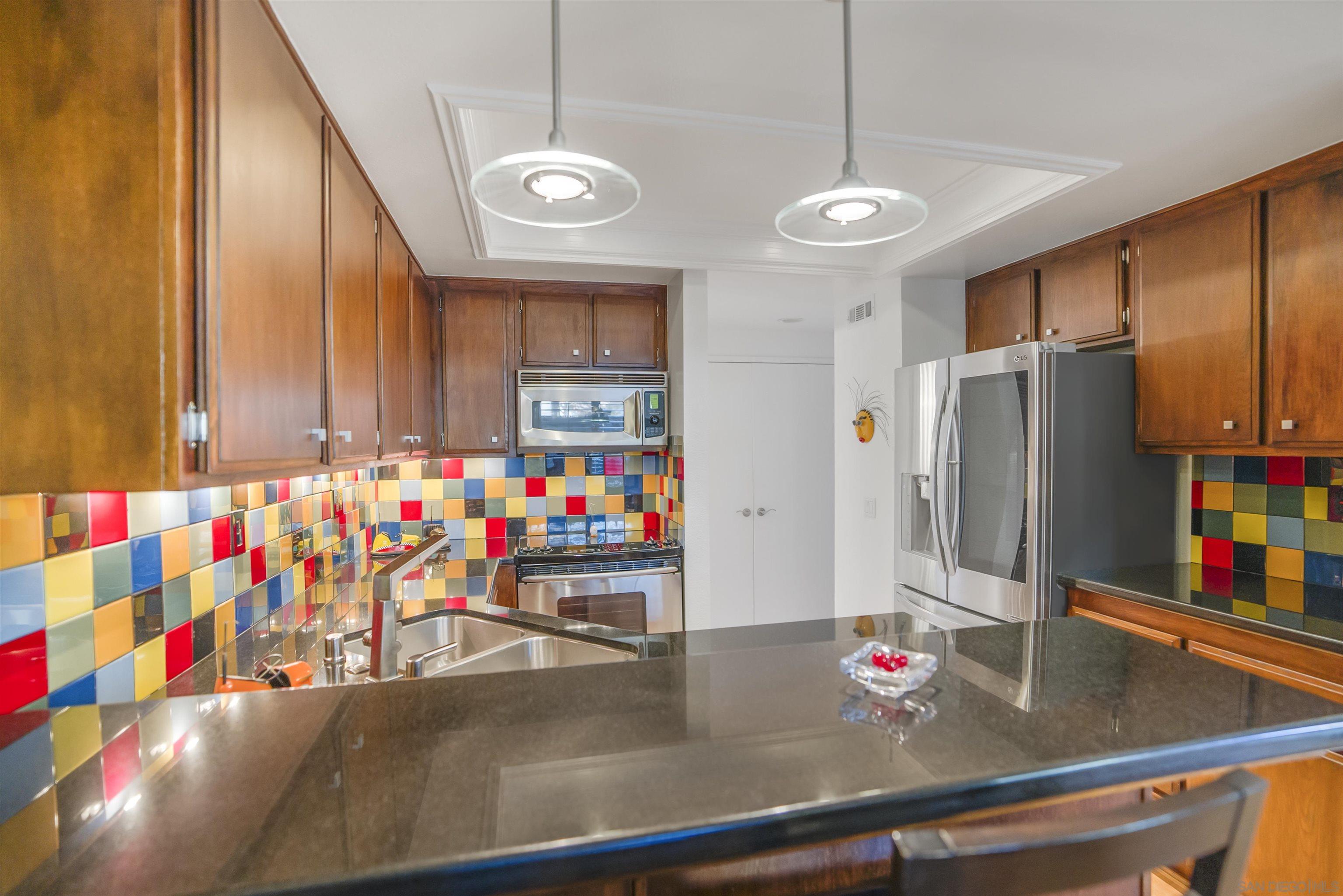 Detail Gallery Image 6 of 32 For 220  Lemon Grove, Irvine,  CA 92618 - 2 Beds | 2/1 Baths