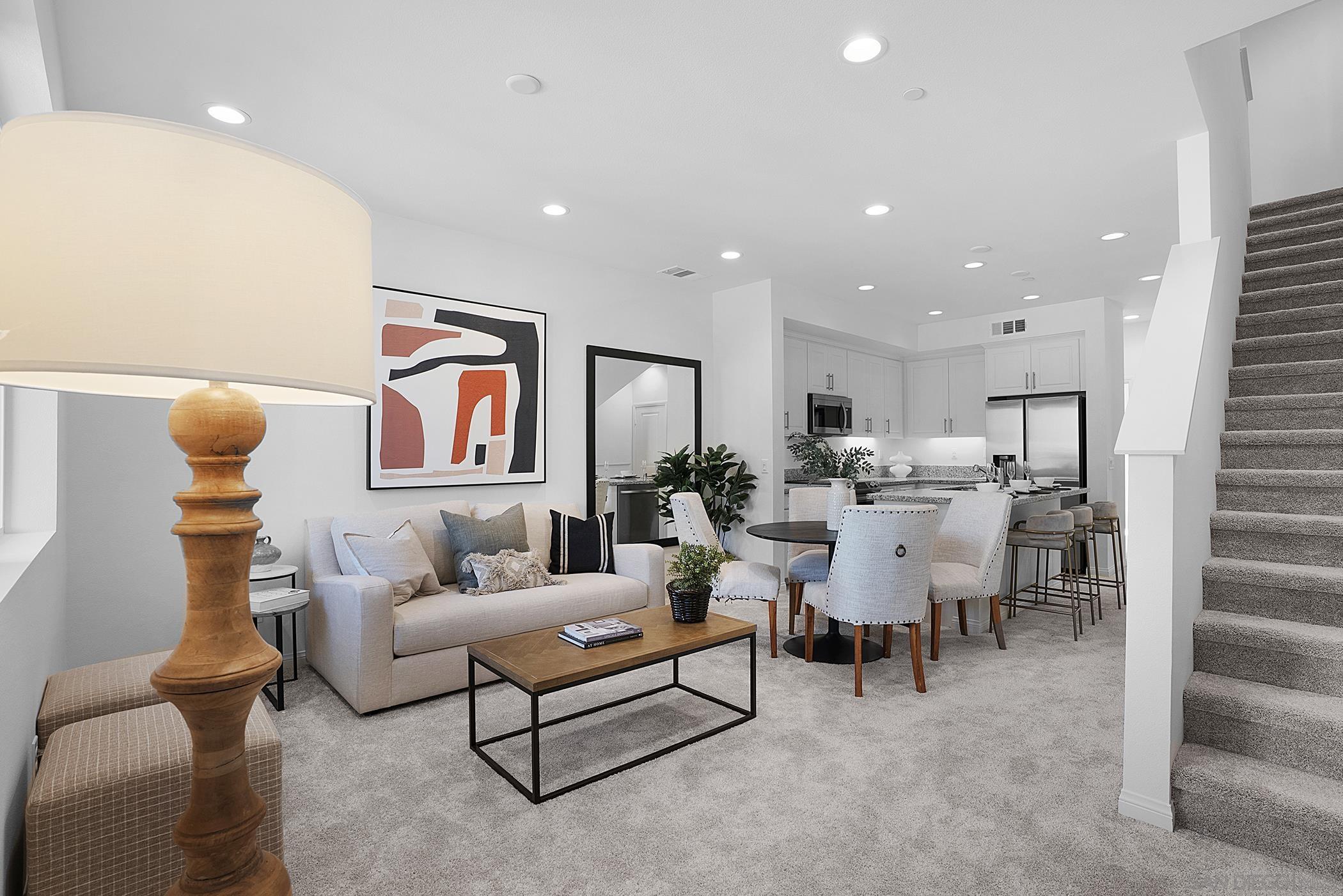 Detail Gallery Image 11 of 44 For 370  Gateway Dr, El Cajon,  CA 92020 - 3 Beds | 3 Baths