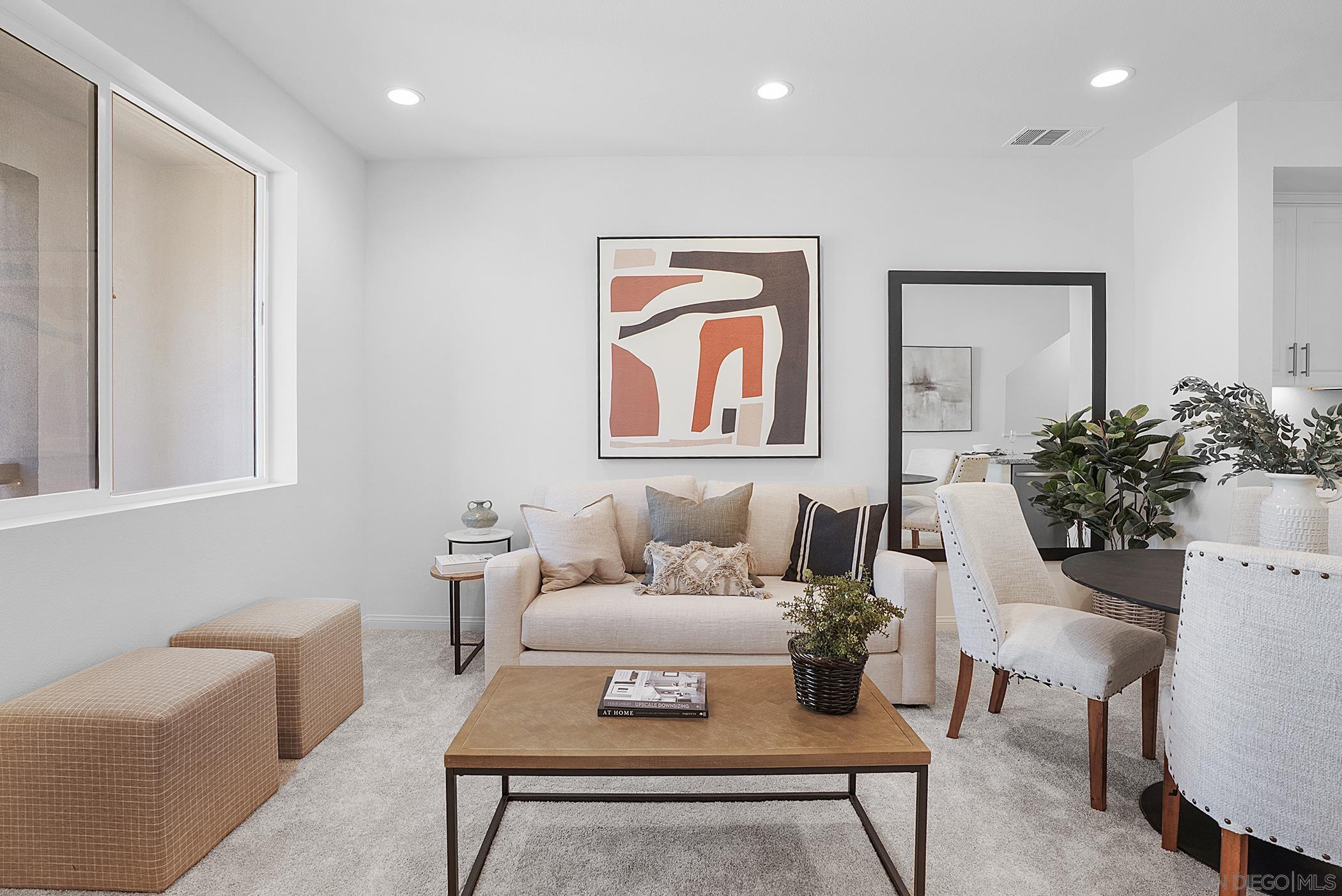 Detail Gallery Image 13 of 44 For 370  Gateway Dr, El Cajon,  CA 92020 - 3 Beds | 3 Baths