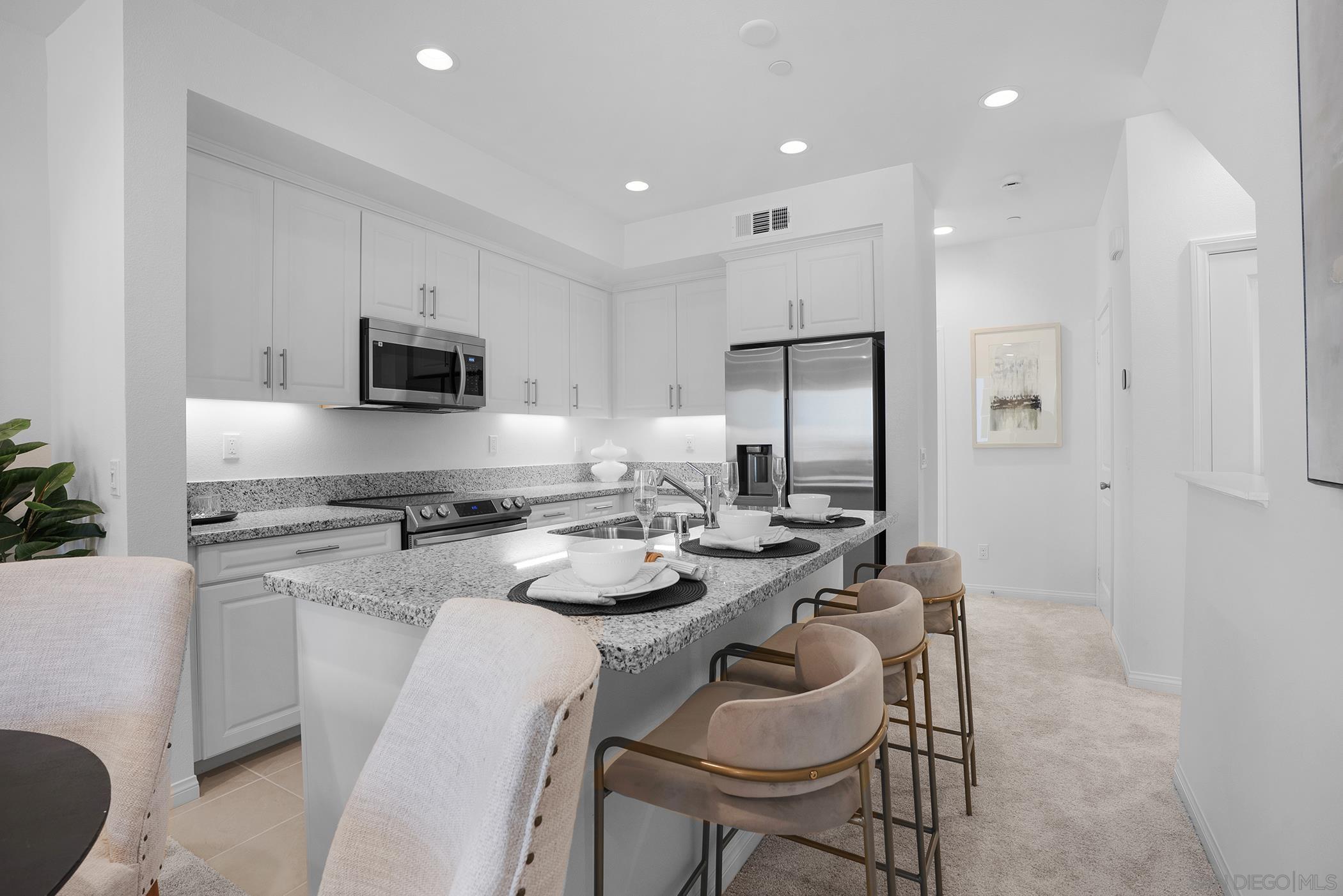 Detail Gallery Image 14 of 44 For 370  Gateway Dr, El Cajon,  CA 92020 - 3 Beds | 3 Baths